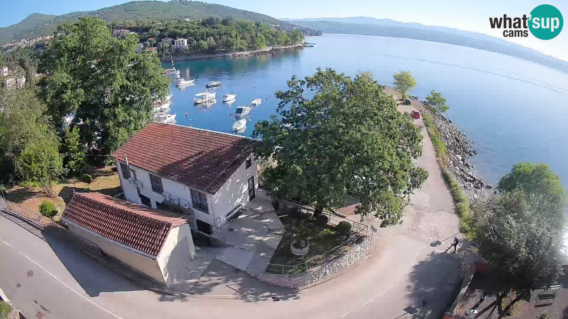 Spletna kamera pristanišče Ika – Pogled v živo na pristanišče in luči Opatije