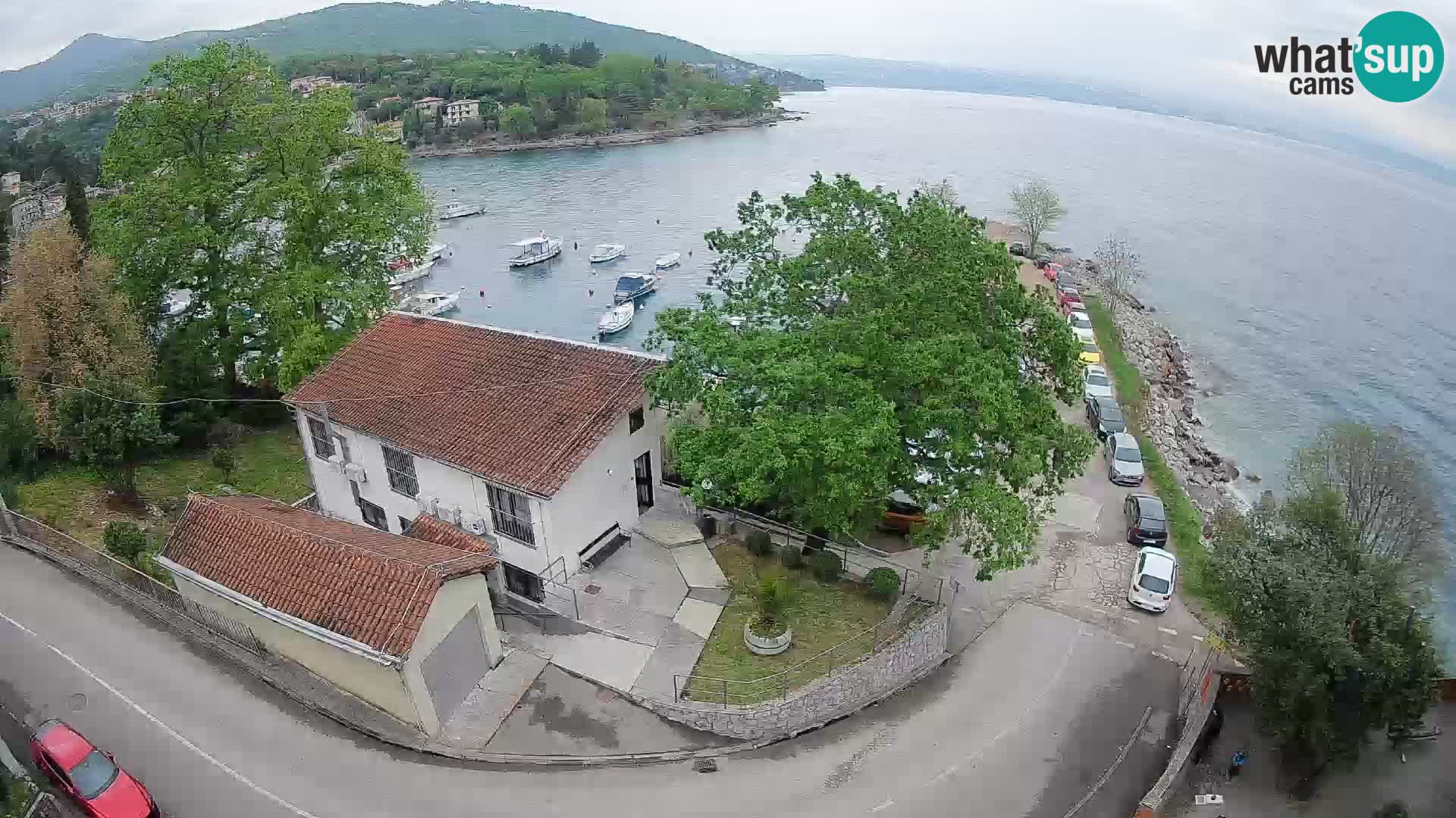 Spletna kamera pristanišče Ika – Pogled v živo na pristanišče in luči Opatije