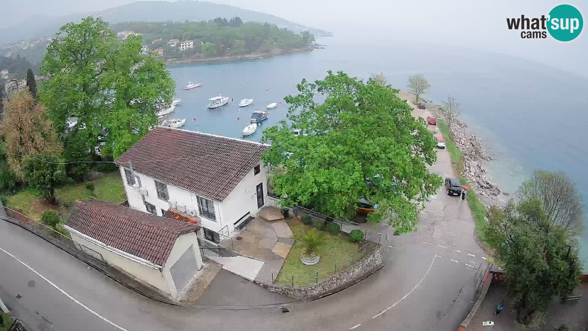 Spletna kamera pristanišče Ika – Pogled v živo na pristanišče in luči Opatije