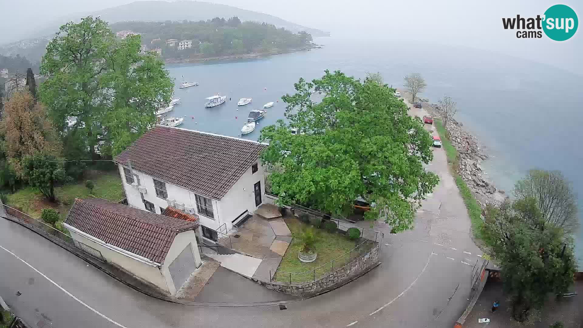 Spletna kamera pristanišče Ika – Pogled v živo na pristanišče in luči Opatije