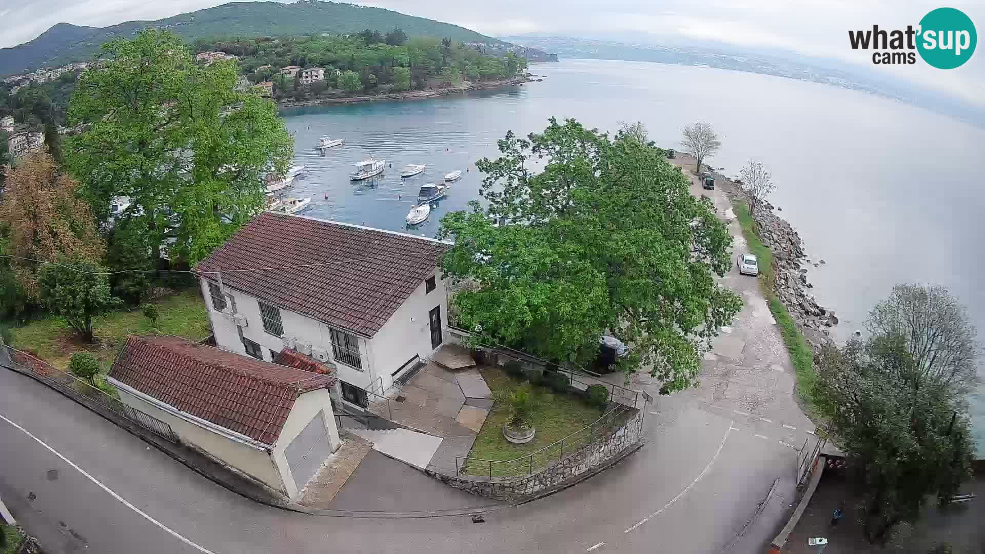 Web kamera luka Ika – Pogled uživo na luku i svjetla Opatije