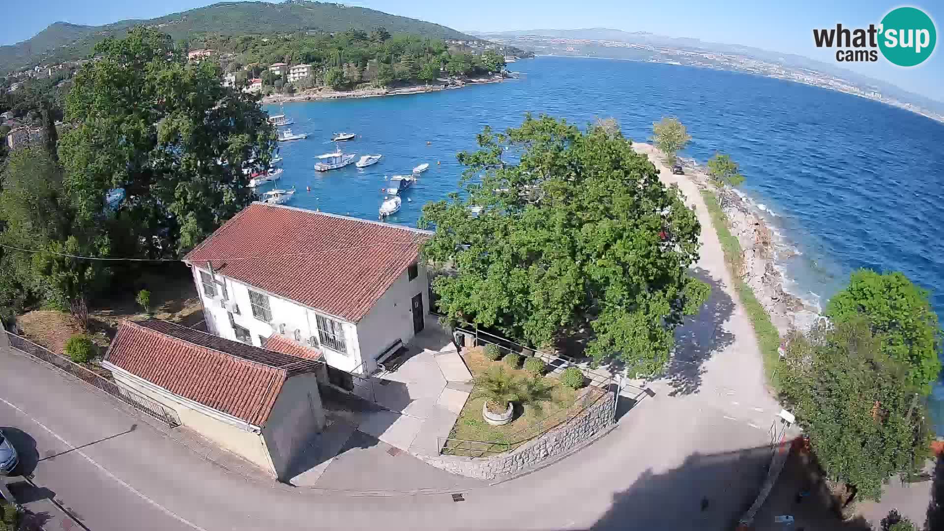 Web kamera luka Ika – Pogled uživo na luku i svjetla Opatije