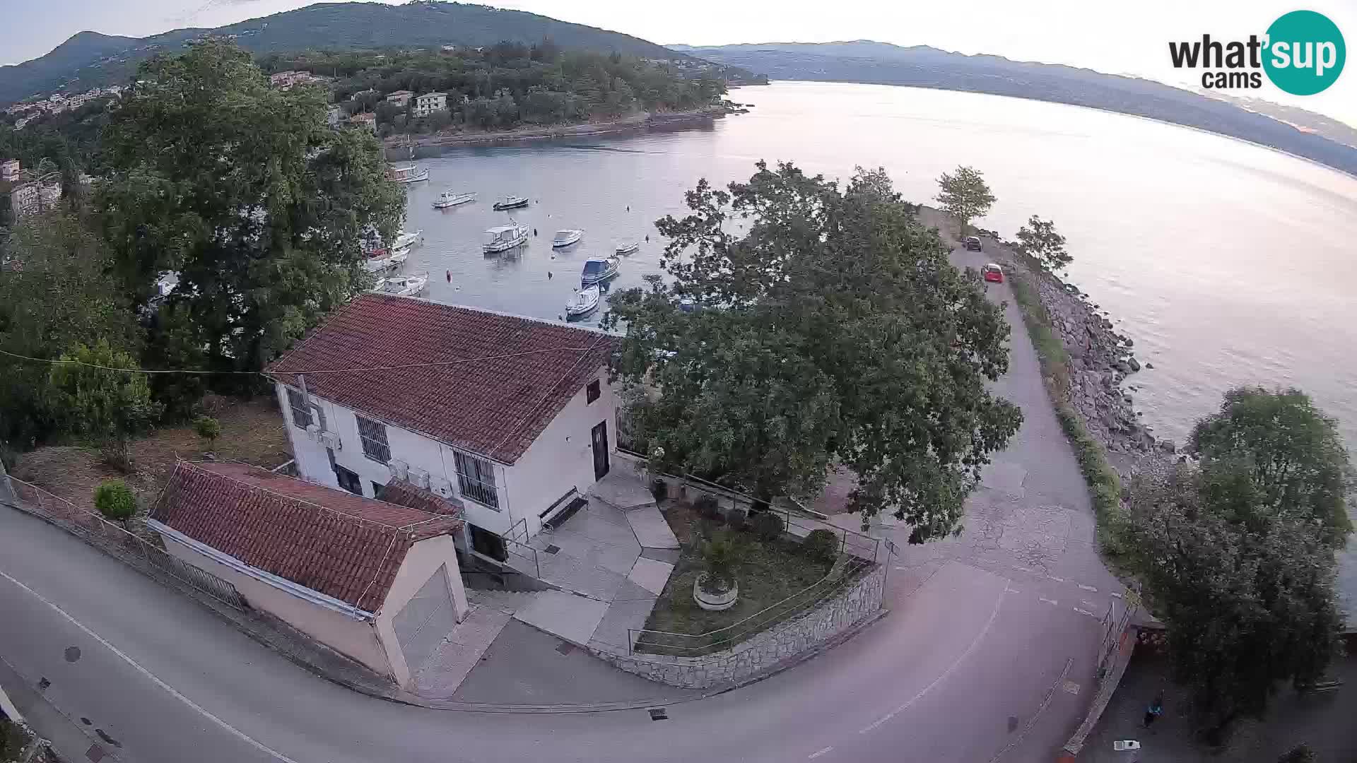 Web kamera luka Ika – Pogled uživo na luku i svjetla Opatije