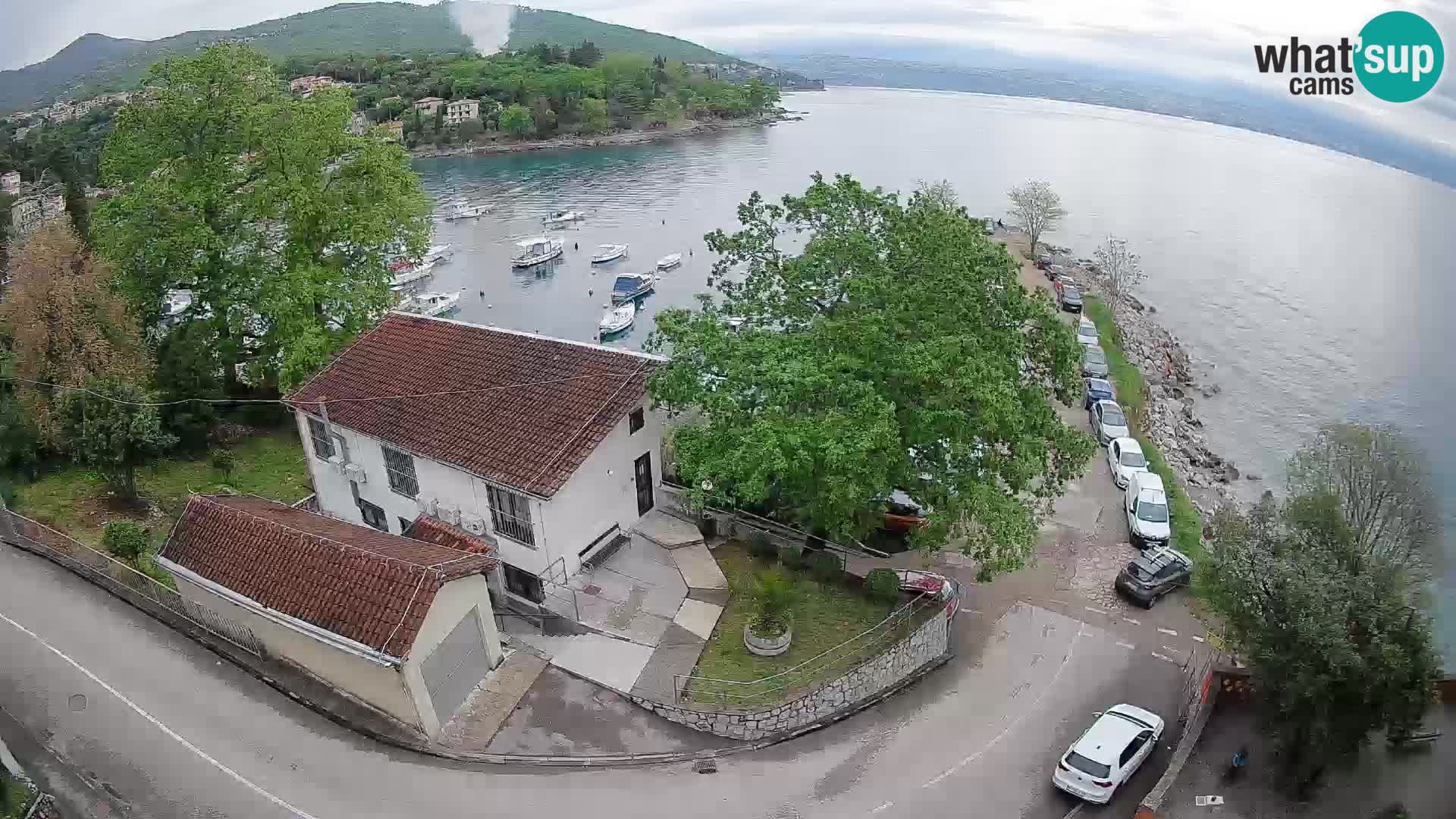 Spletna kamera pristanišče Ika – Pogled v živo na pristanišče in luči Opatije