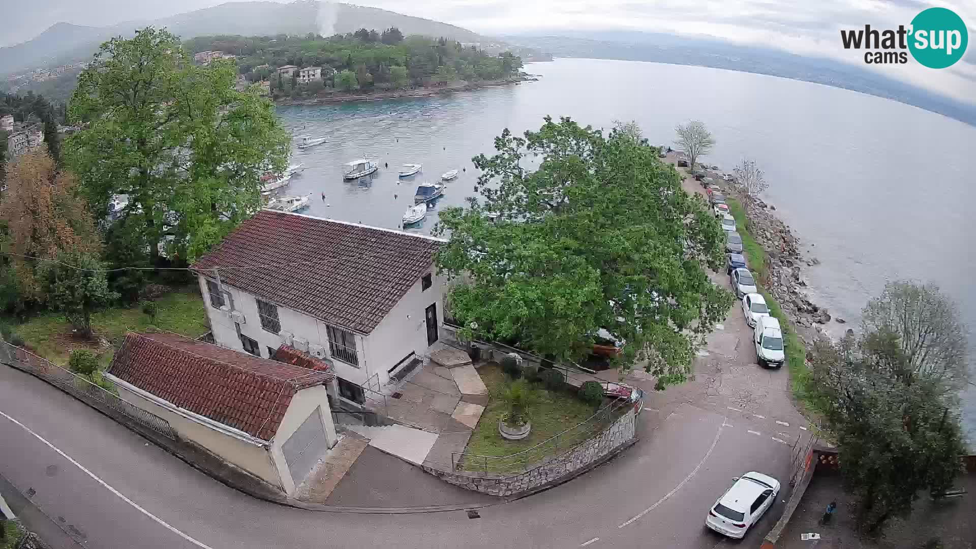 Web kamera luka Ika – Pogled uživo na luku i svjetla Opatije