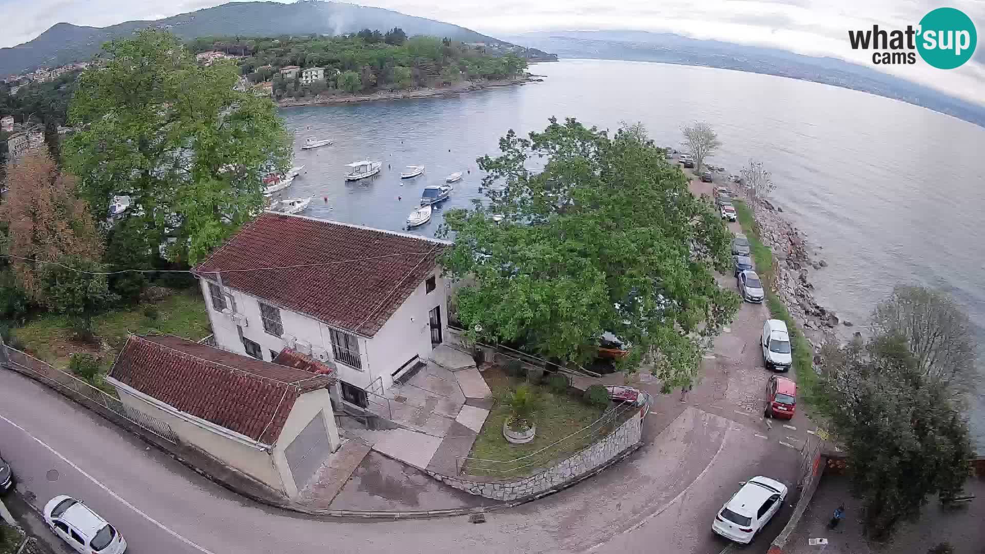 Web kamera luka Ika – Pogled uživo na luku i svjetla Opatije