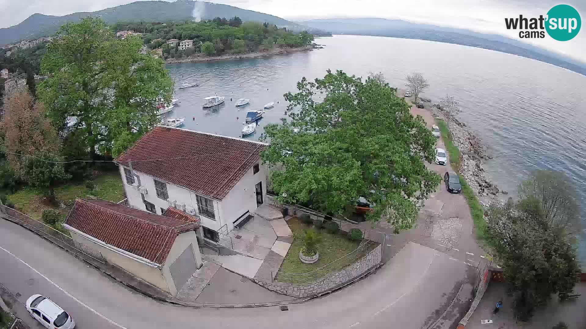 Spletna kamera pristanišče Ika – Pogled v živo na pristanišče in luči Opatije