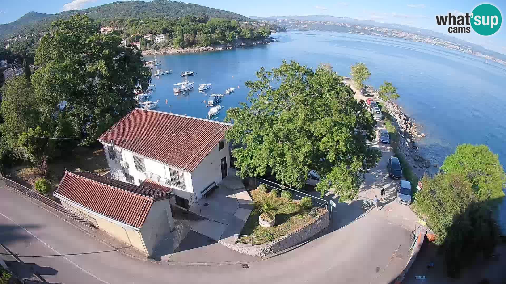 Spletna kamera pristanišče Ika – Pogled v živo na pristanišče in luči Opatije