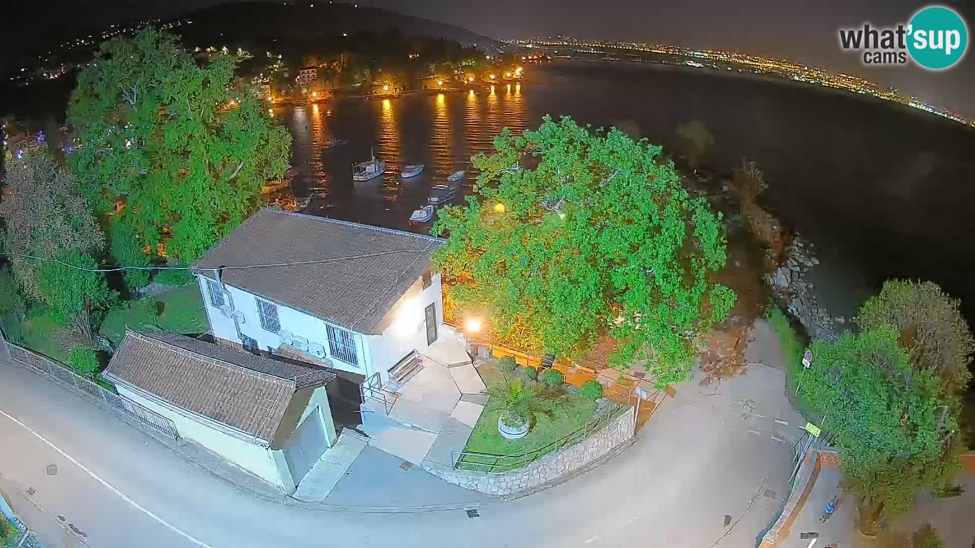 Web kamera luka Ika – Pogled uživo na luku i svjetla Opatije