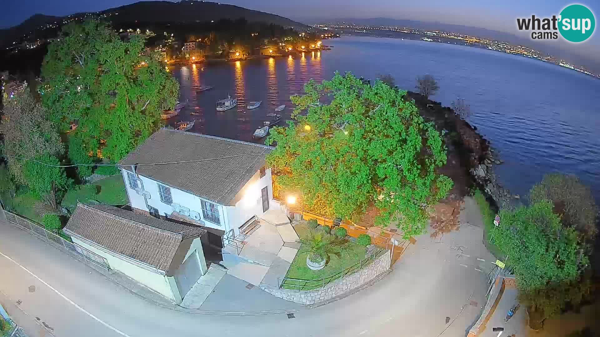 Ika Harbor Webcam – LIVE View of the Harbor and Opatija Lights
