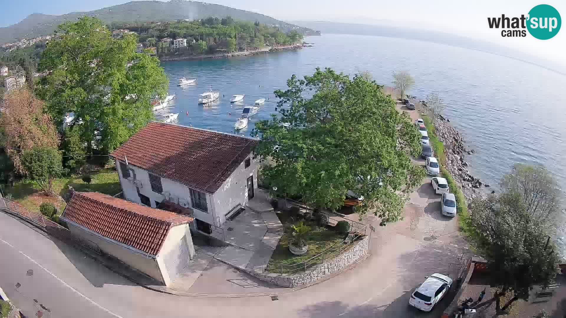 Spletna kamera pristanišče Ika – Pogled v živo na pristanišče in luči Opatije