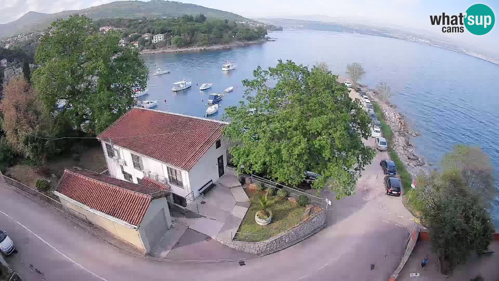 Web kamera luka Ika – Pogled uživo na luku i svjetla Opatije