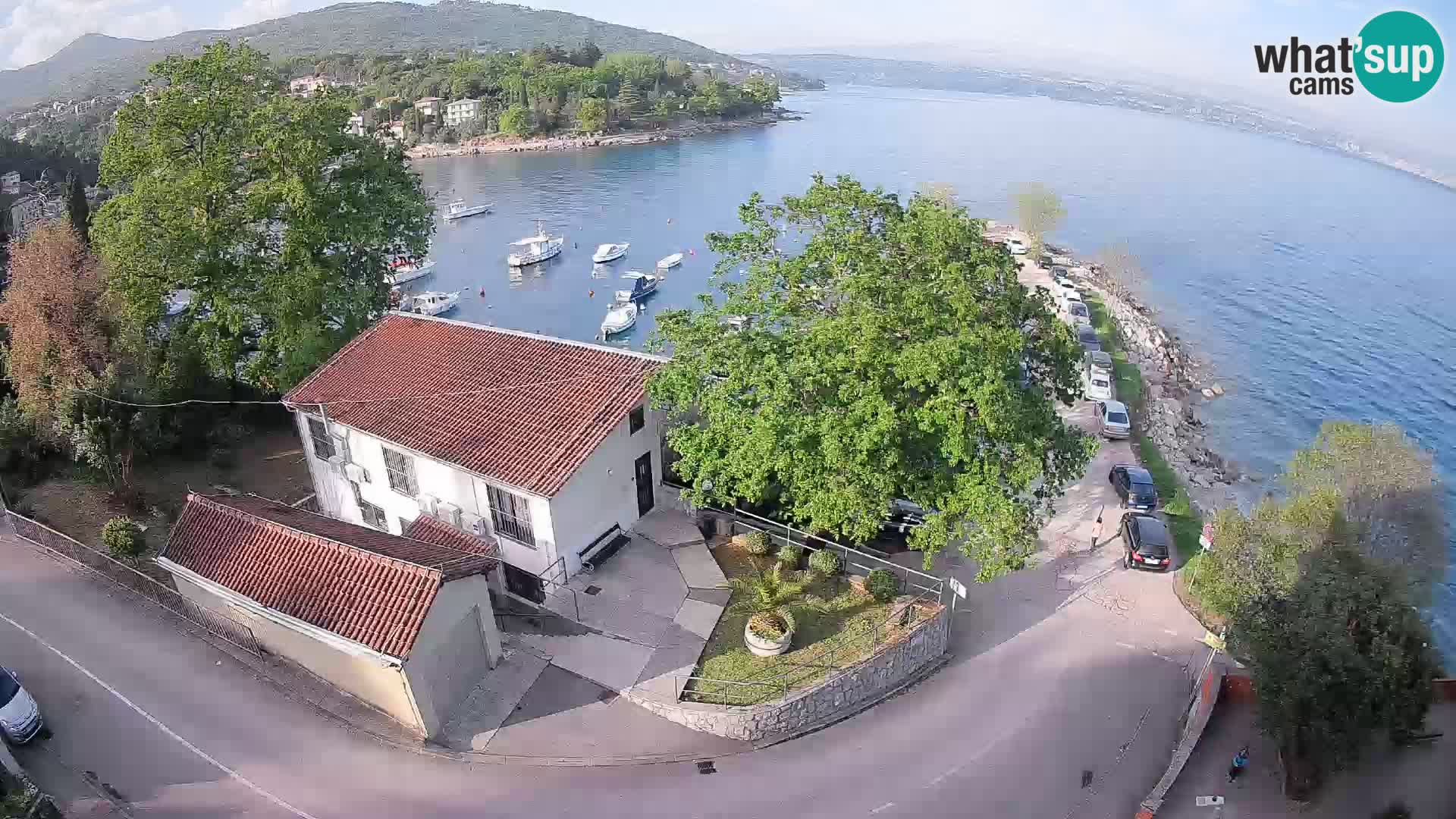 Spletna kamera pristanišče Ika – Pogled v živo na pristanišče in luči Opatije