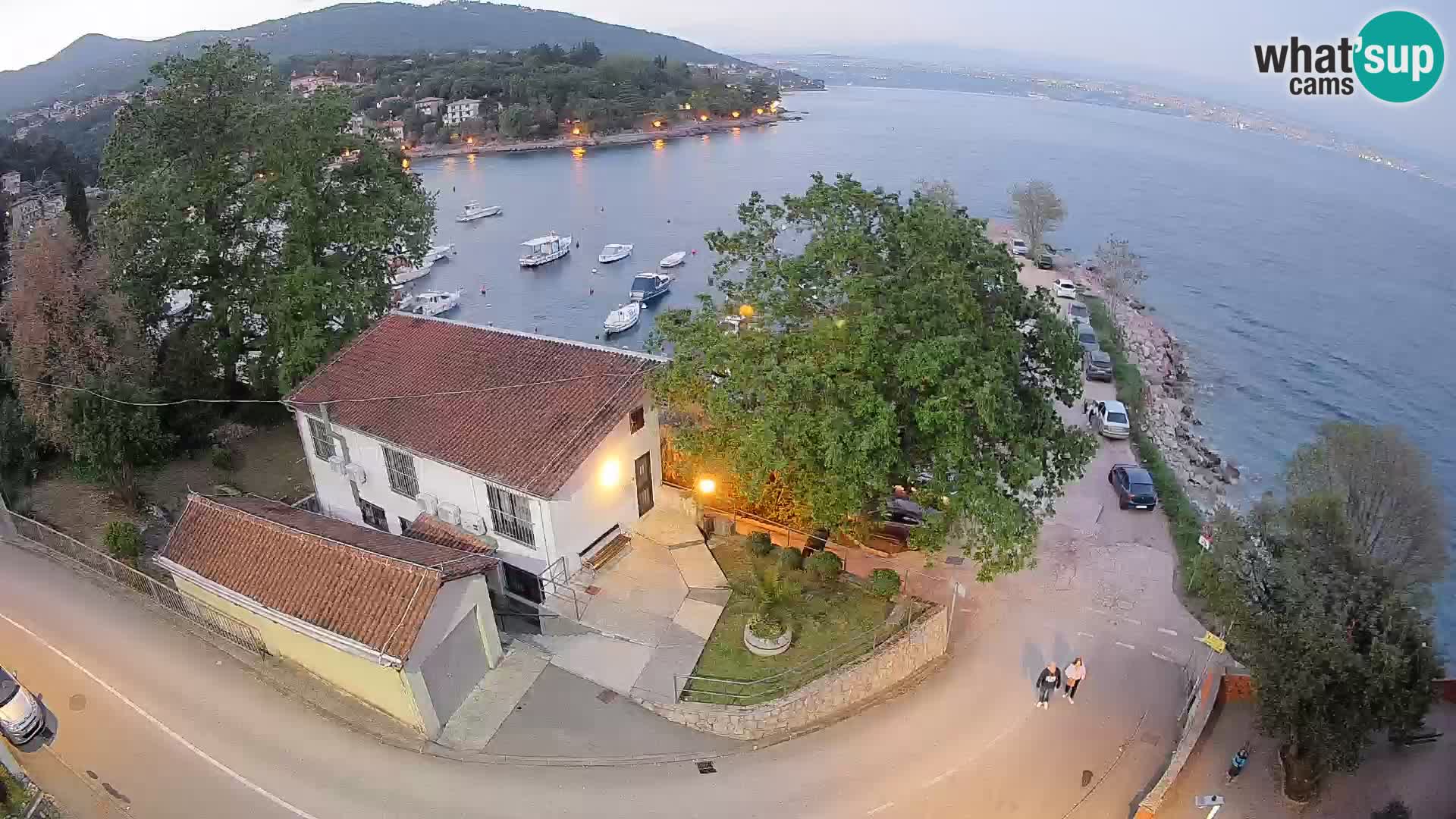 Web kamera luka Ika – Pogled uživo na luku i svjetla Opatije