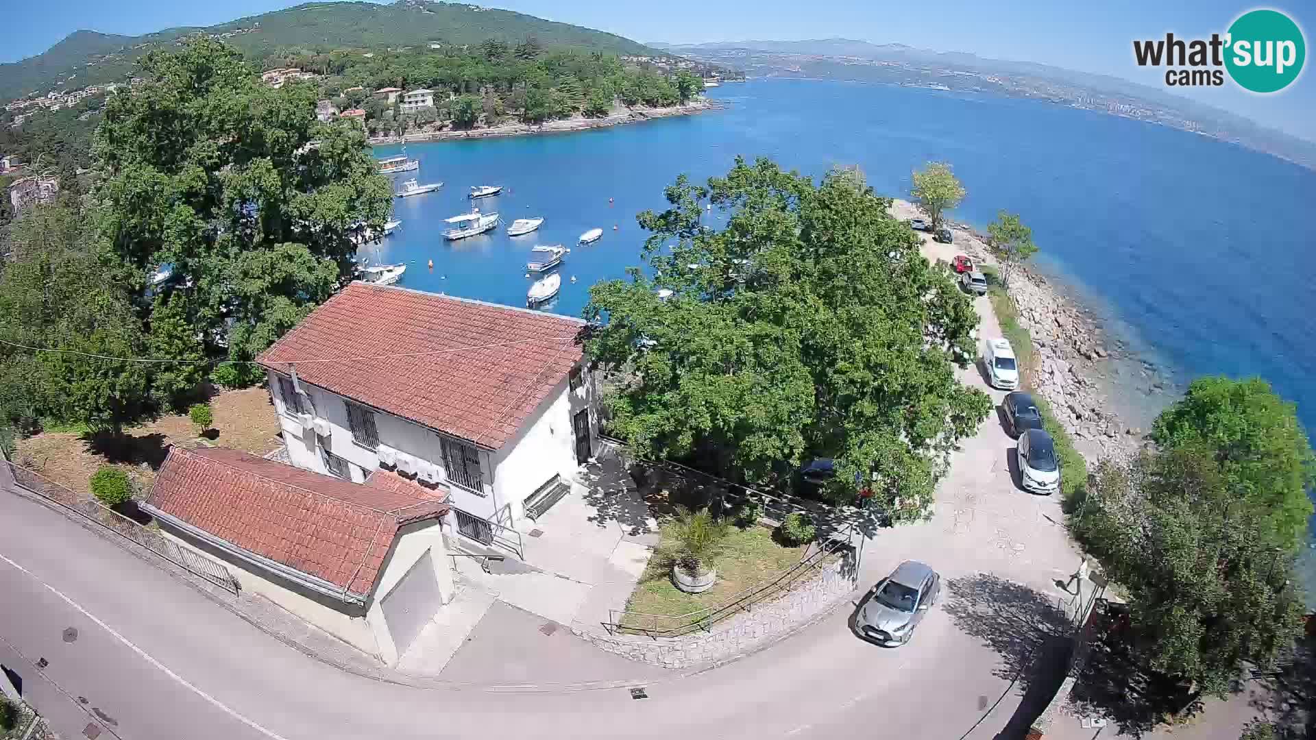 Spletna kamera pristanišče Ika – Pogled v živo na pristanišče in luči Opatije