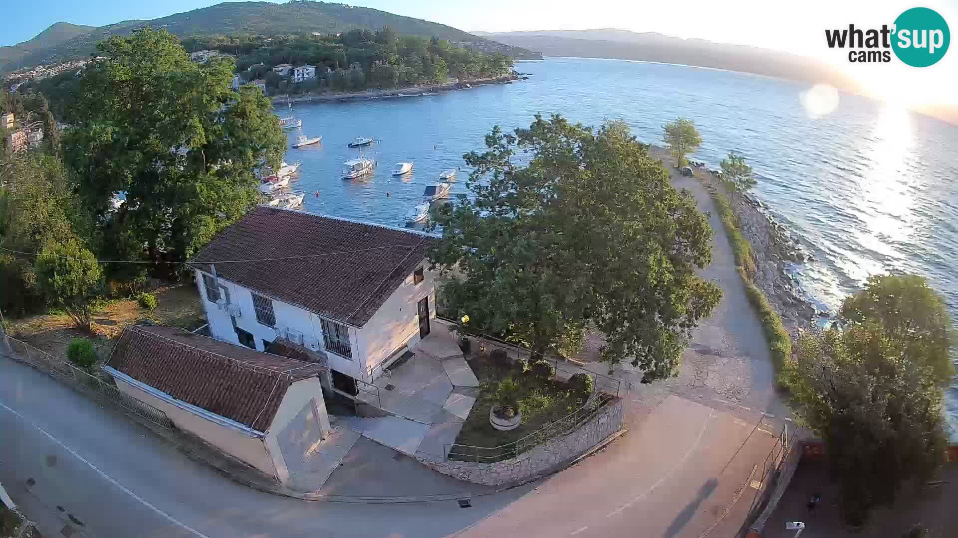 Ika Harbor Webcam – LIVE View of the Harbor and Opatija Lights