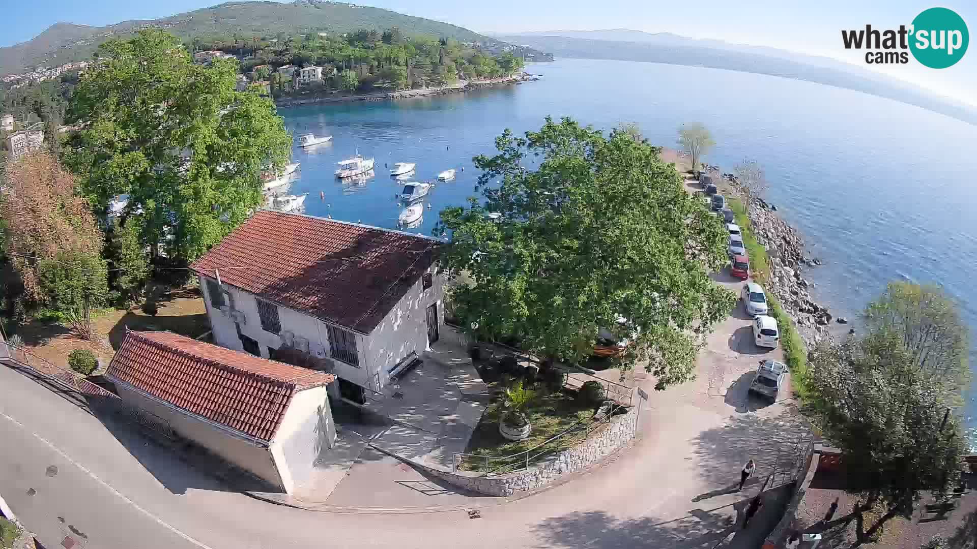 Spletna kamera pristanišče Ika – Pogled v živo na pristanišče in luči Opatije