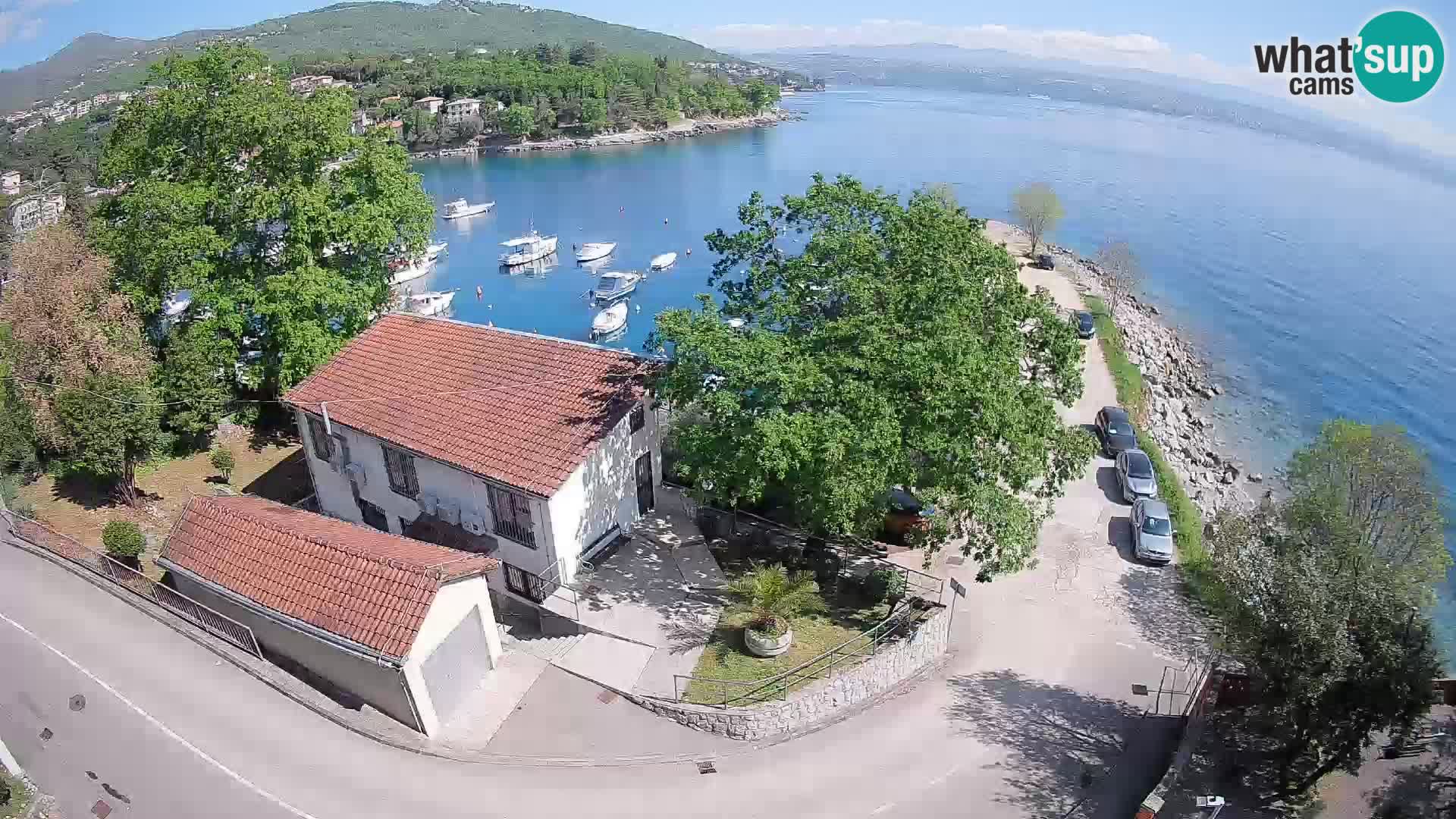 Spletna kamera pristanišče Ika – Pogled v živo na pristanišče in luči Opatije