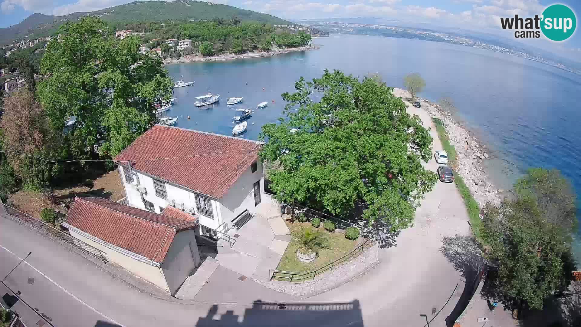 Spletna kamera pristanišče Ika – Pogled v živo na pristanišče in luči Opatije