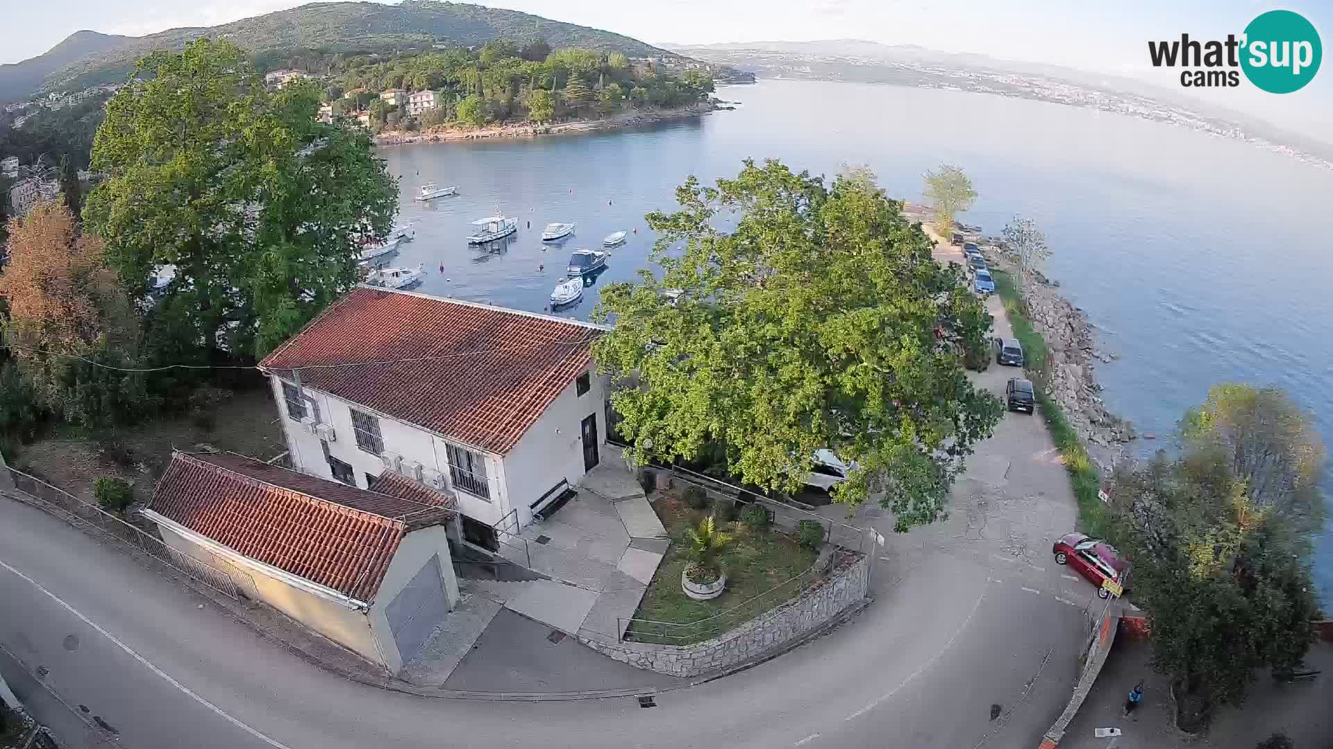 Web kamera luka Ika – Pogled uživo na luku i svjetla Opatije