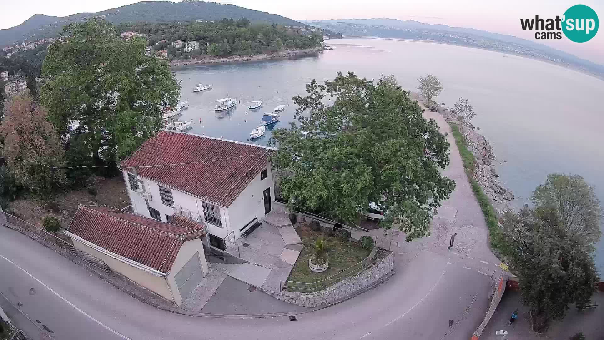 Web kamera luka Ika – Pogled uživo na luku i svjetla Opatije