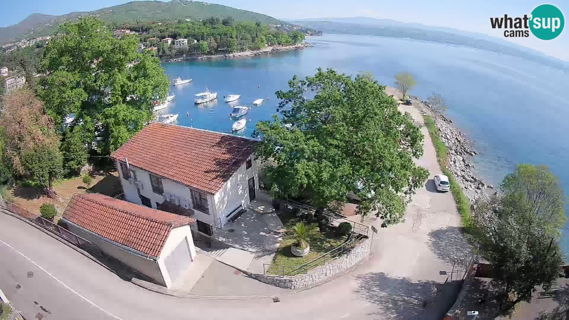 Spletna kamera pristanišče Ika – Pogled v živo na pristanišče in luči Opatije