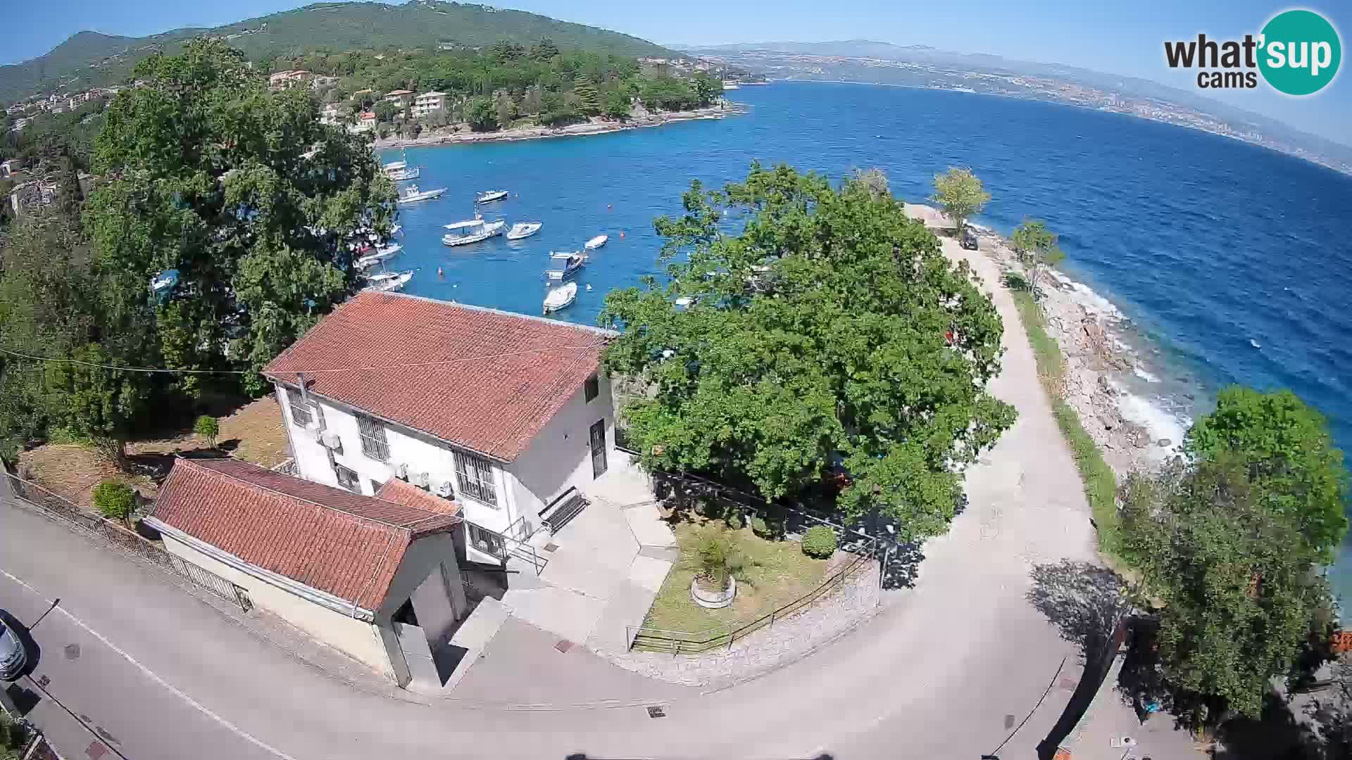 Spletna kamera pristanišče Ika – Pogled v živo na pristanišče in luči Opatije