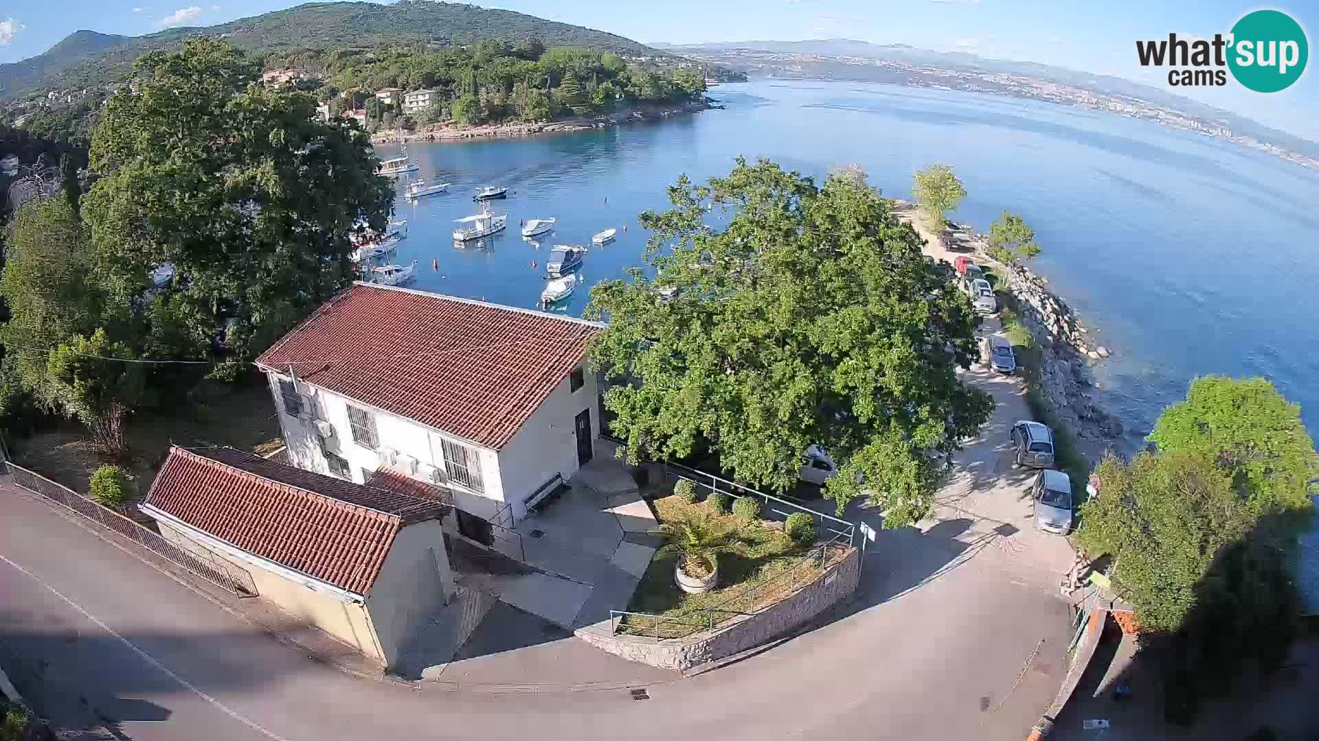 Spletna kamera pristanišče Ika – Pogled v živo na pristanišče in luči Opatije