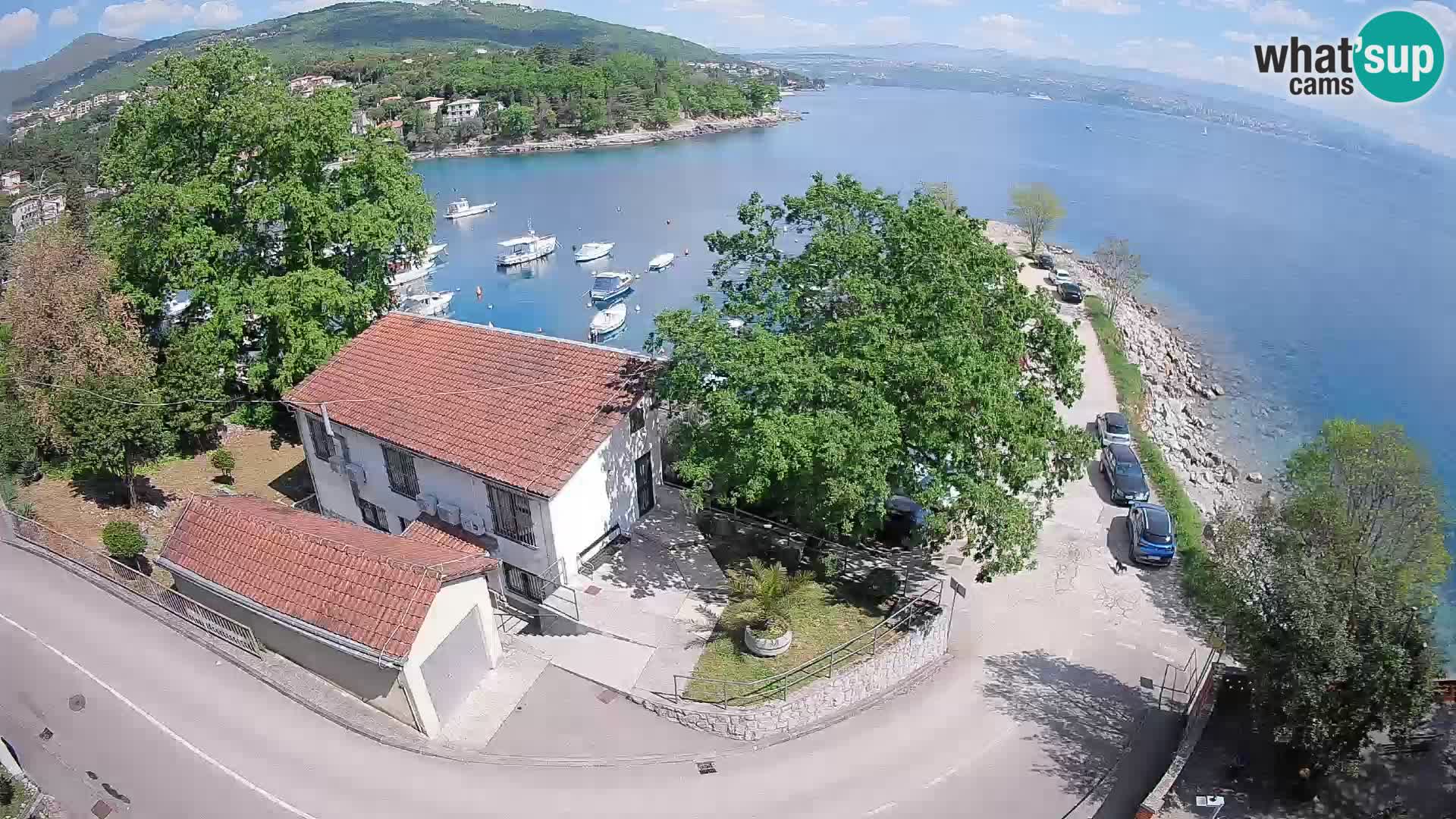 Spletna kamera pristanišče Ika – Pogled v živo na pristanišče in luči Opatije