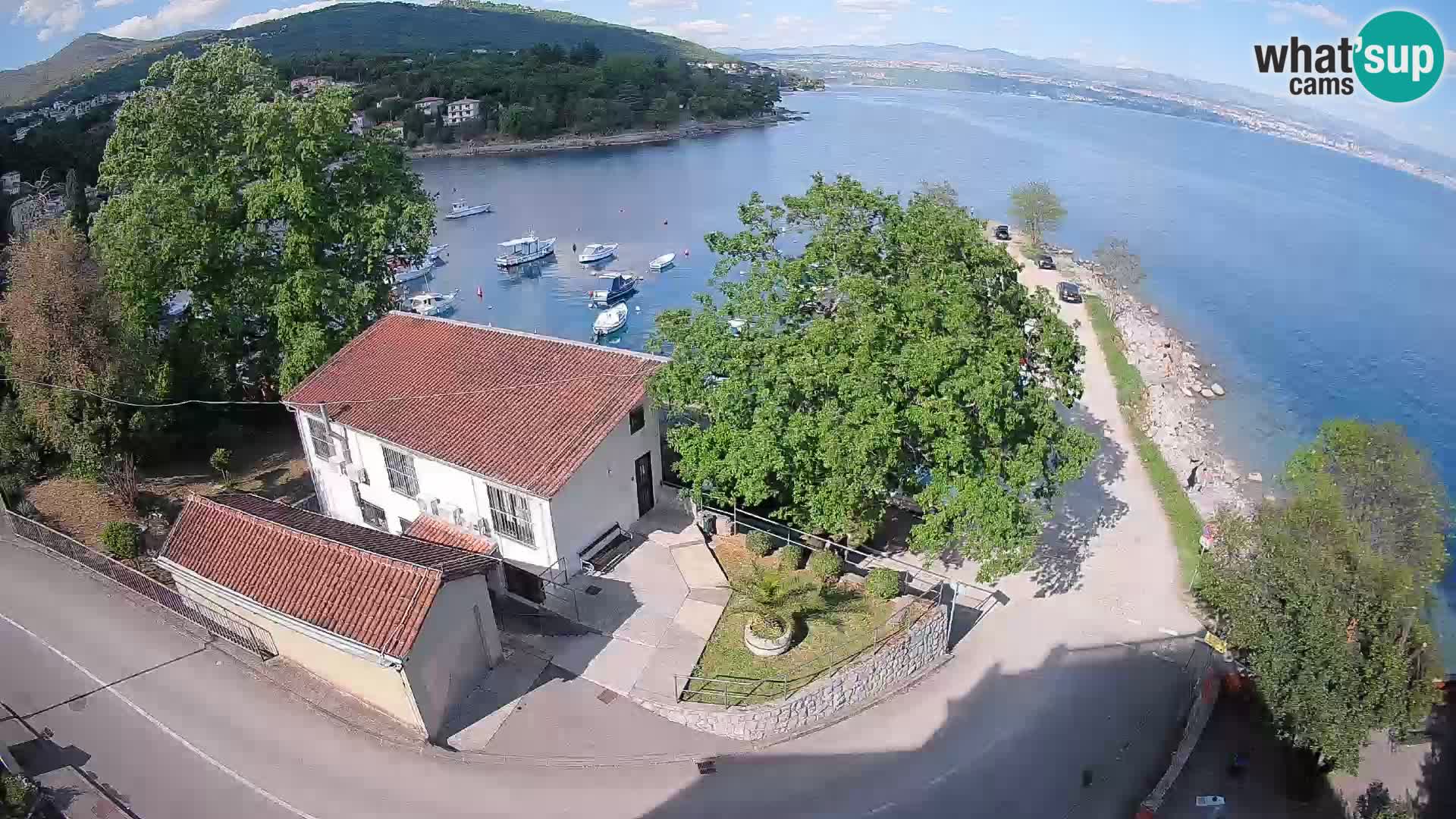 Web kamera luka Ika – Pogled uživo na luku i svjetla Opatije