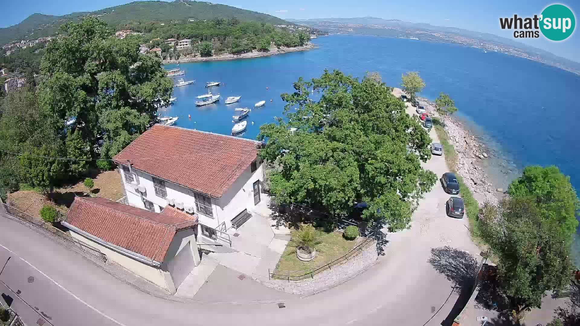 Web kamera luka Ika – Pogled uživo na luku i svjetla Opatije
