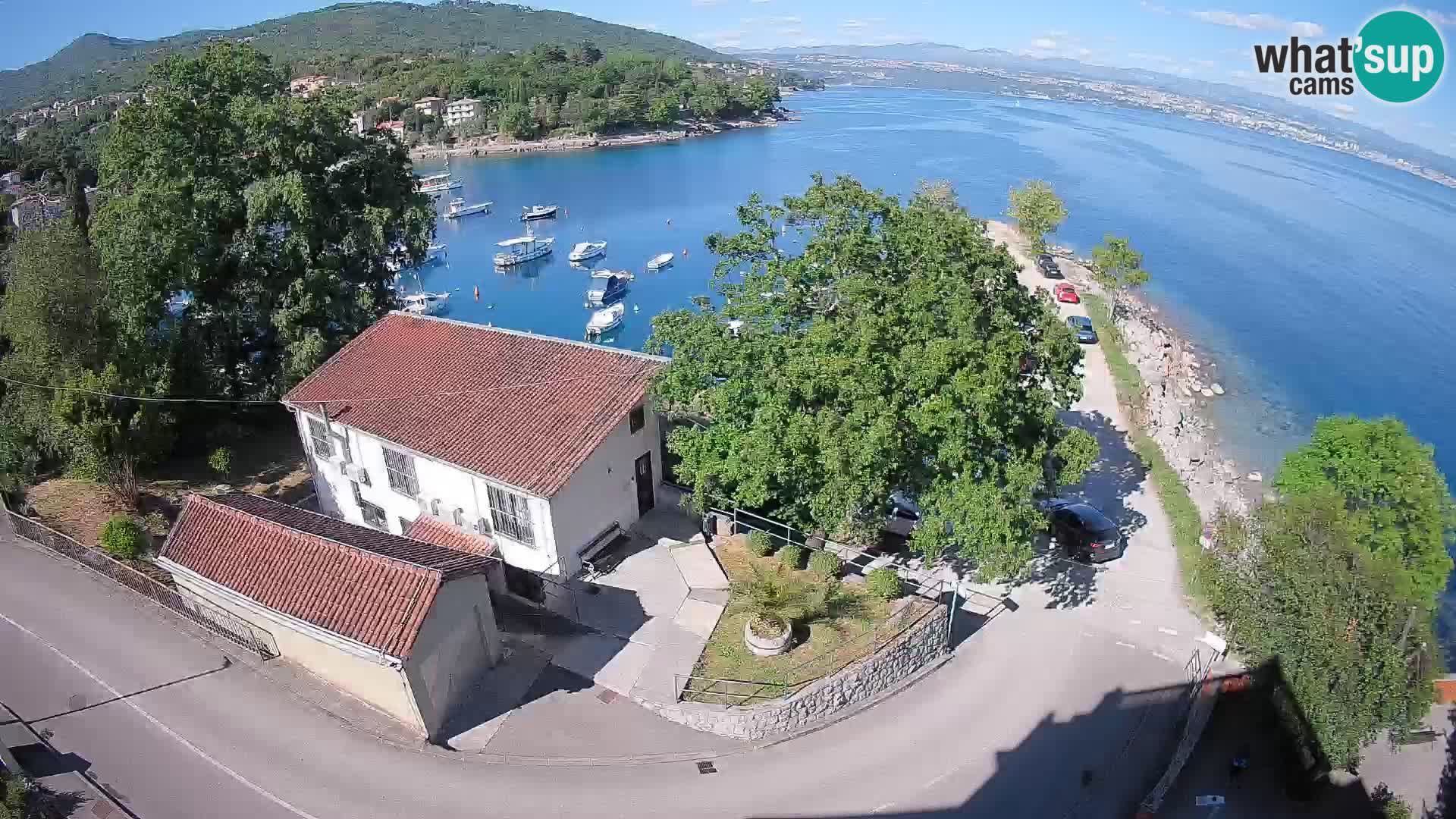 Spletna kamera pristanišče Ika – Pogled v živo na pristanišče in luči Opatije