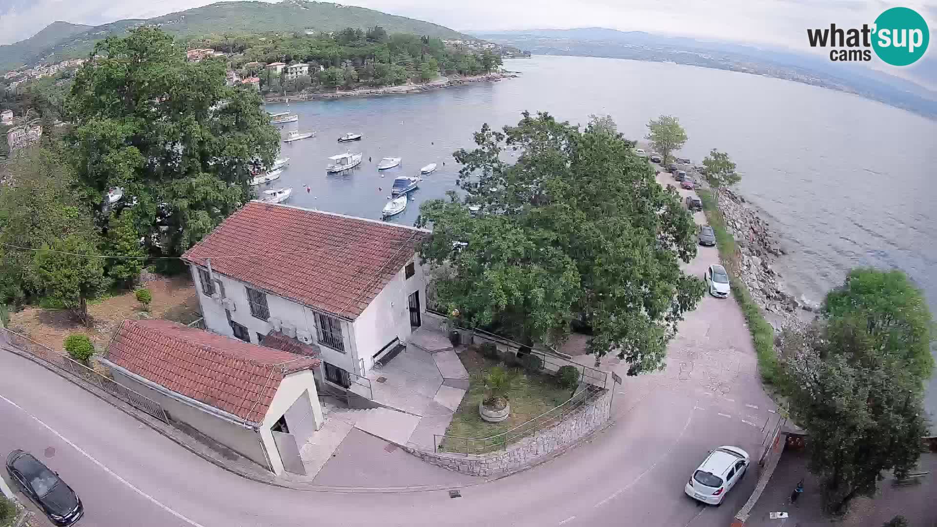 Spletna kamera pristanišče Ika – Pogled v živo na pristanišče in luči Opatije