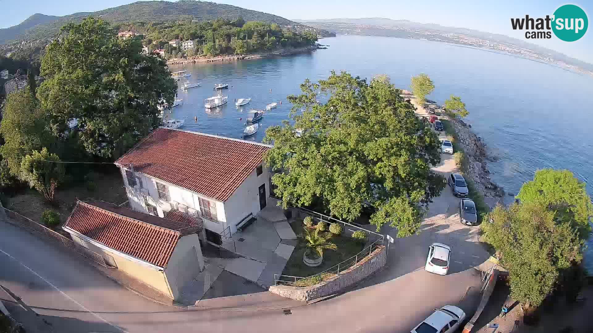 Spletna kamera pristanišče Ika – Pogled v živo na pristanišče in luči Opatije