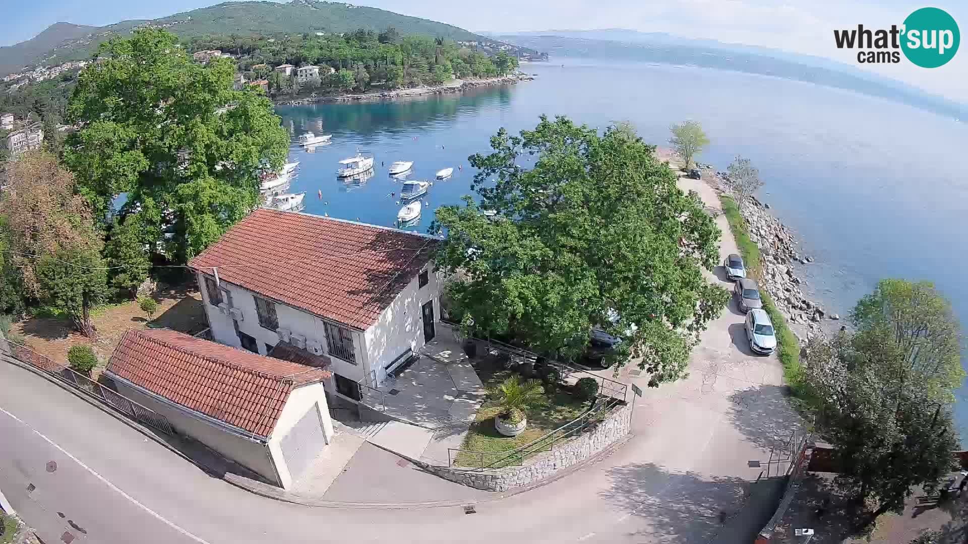 Spletna kamera pristanišče Ika – Pogled v živo na pristanišče in luči Opatije