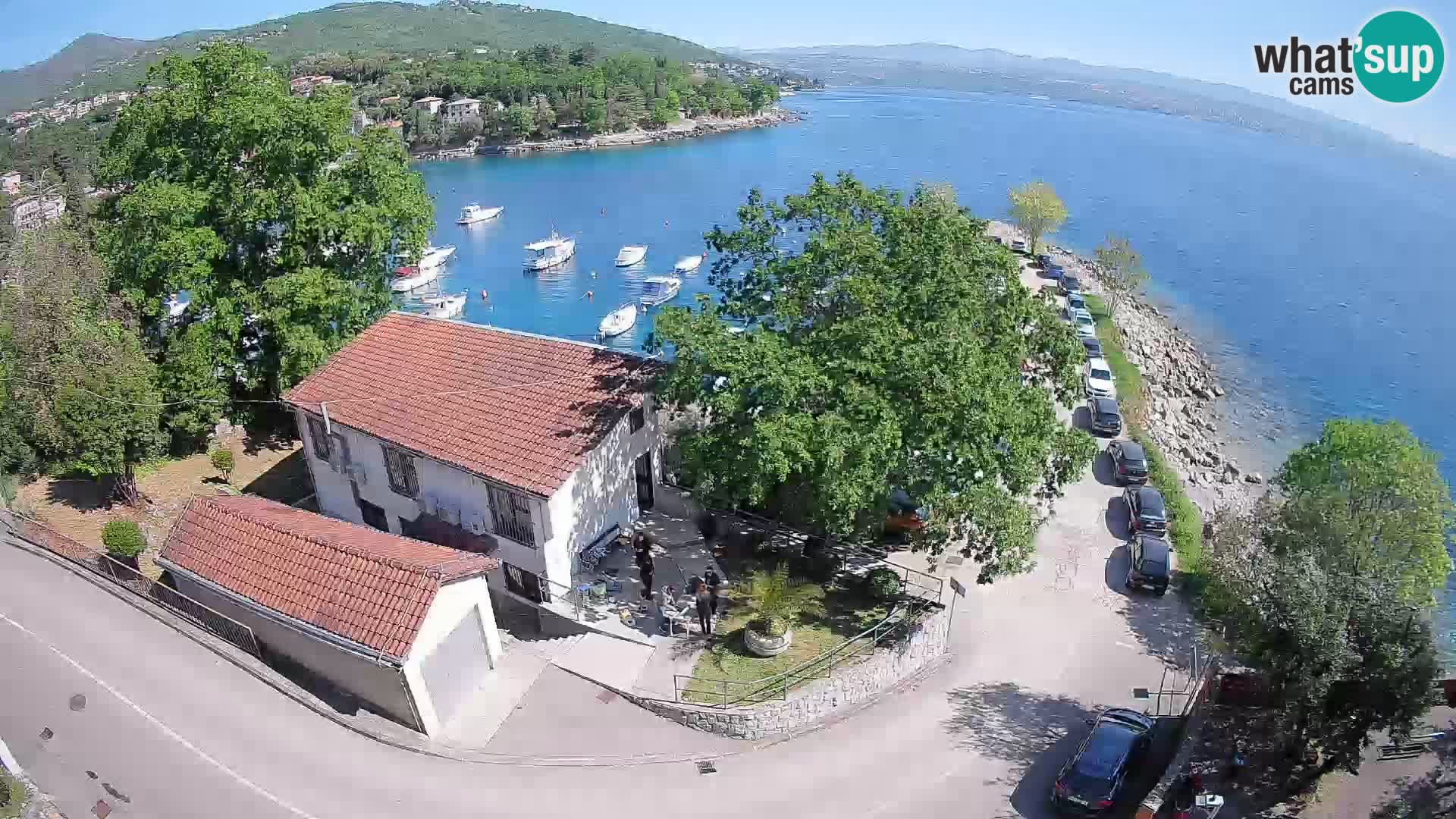 Spletna kamera pristanišče Ika – Pogled v živo na pristanišče in luči Opatije