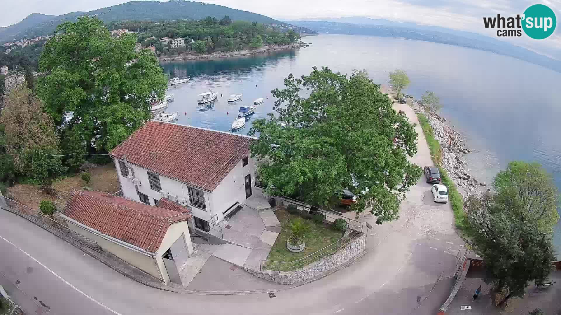 Spletna kamera pristanišče Ika – Pogled v živo na pristanišče in luči Opatije