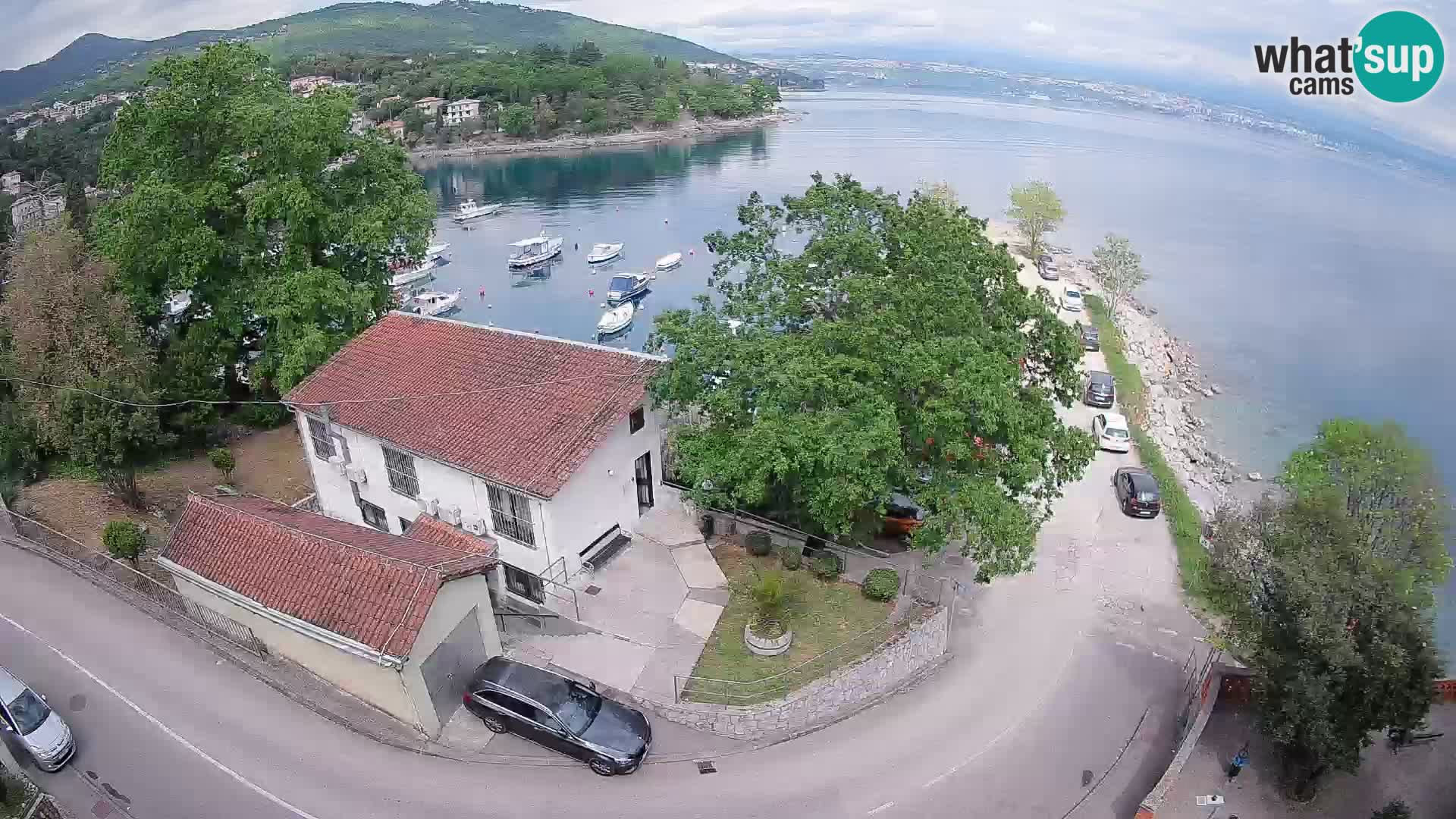 Web kamera luka Ika – Pogled uživo na luku i svjetla Opatije