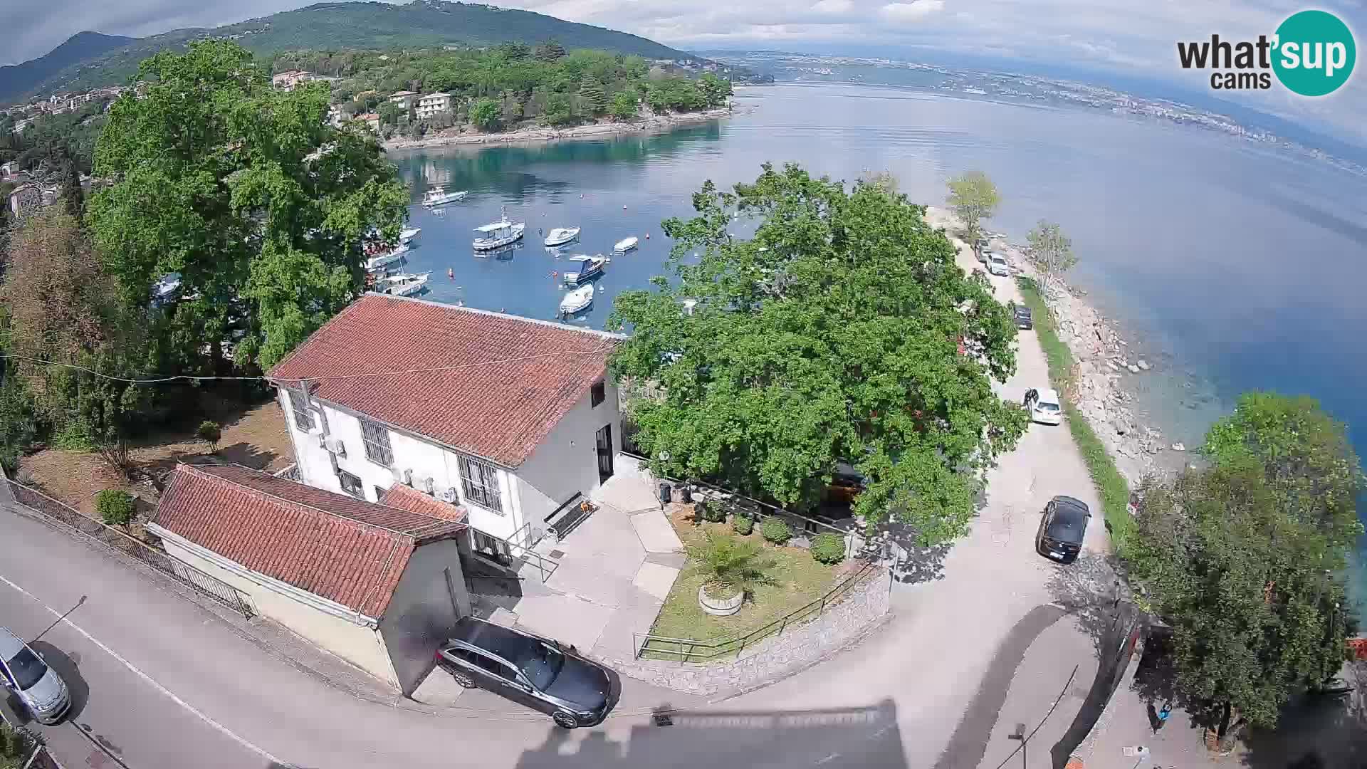 Web kamera luka Ika – Pogled uživo na luku i svjetla Opatije