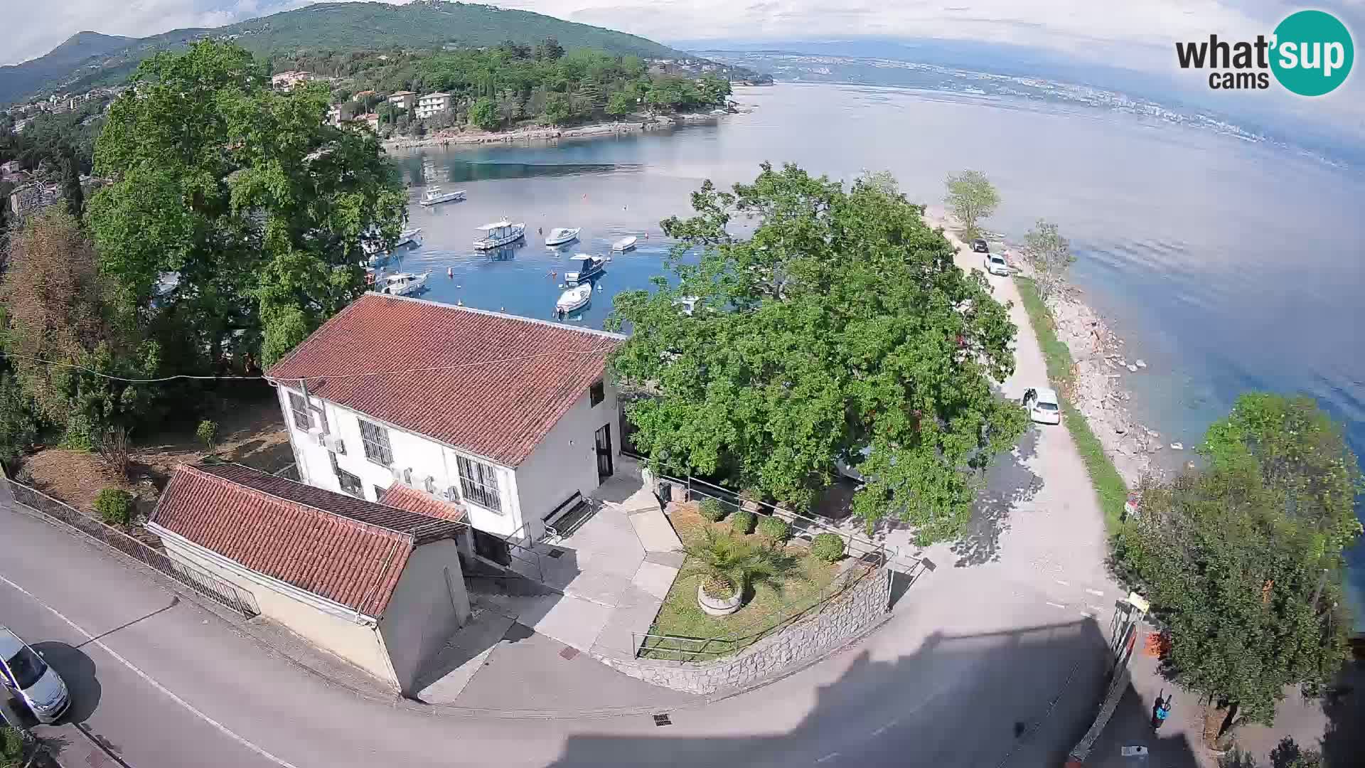 Spletna kamera pristanišče Ika – Pogled v živo na pristanišče in luči Opatije