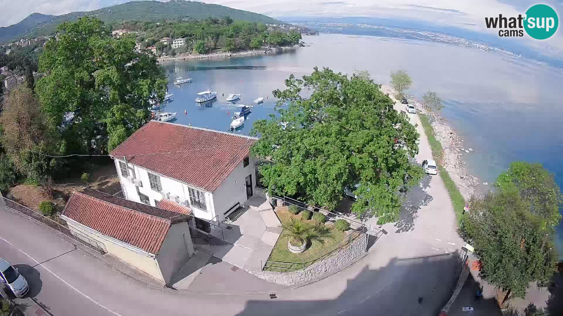 Web kamera luka Ika – Pogled uživo na luku i svjetla Opatije