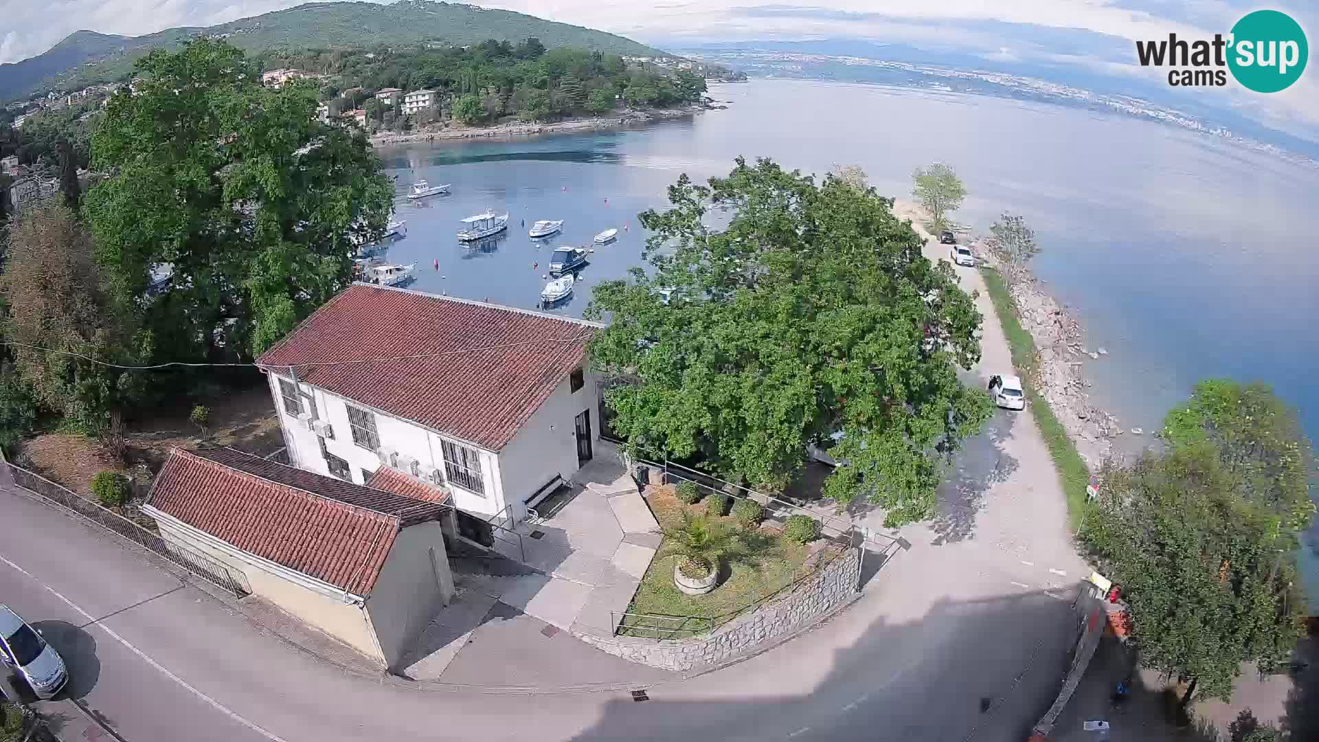 Web kamera luka Ika – Pogled uživo na luku i svjetla Opatije