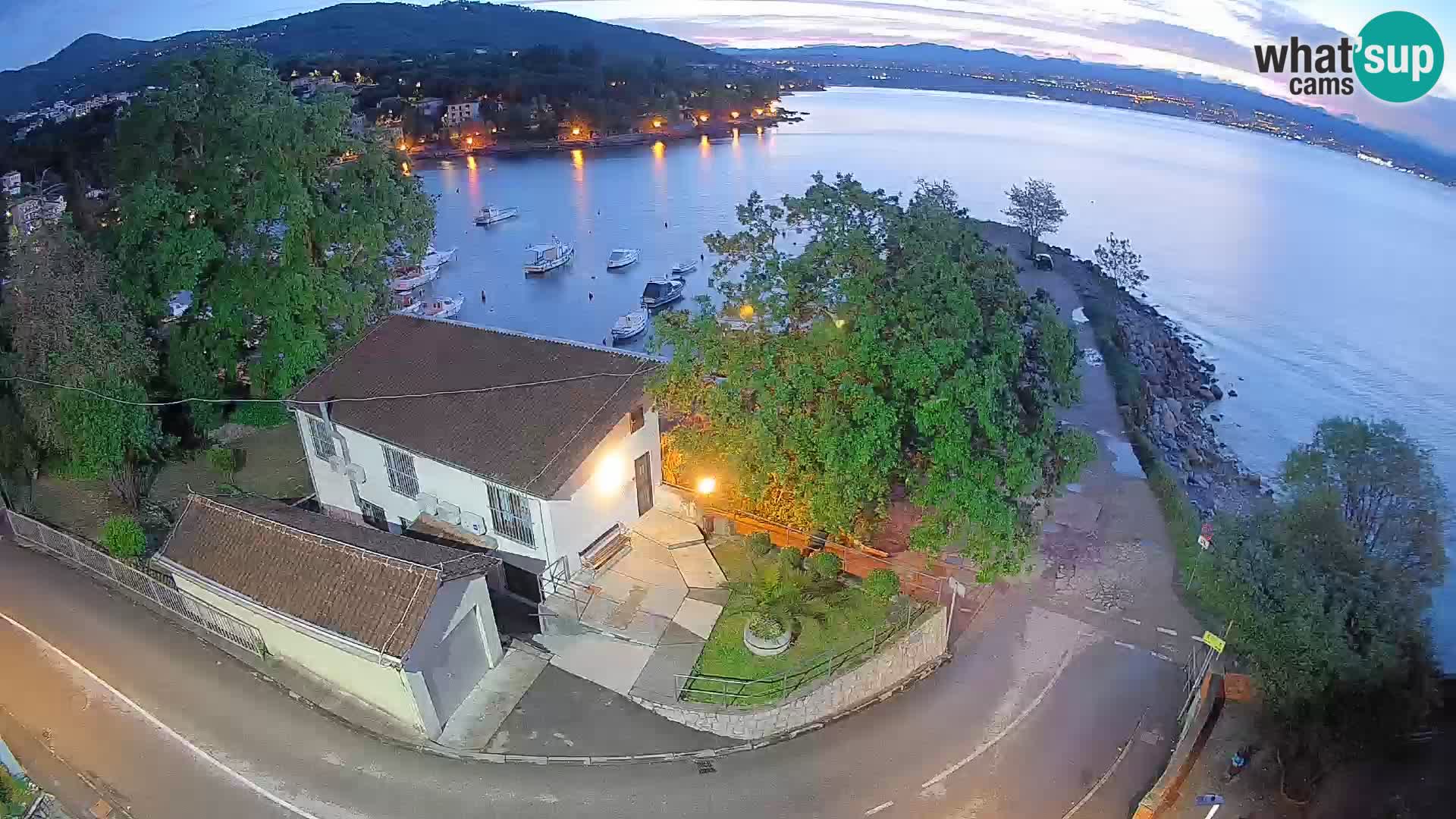 Ika Harbor Webcam – LIVE View of the Harbor and Opatija Lights