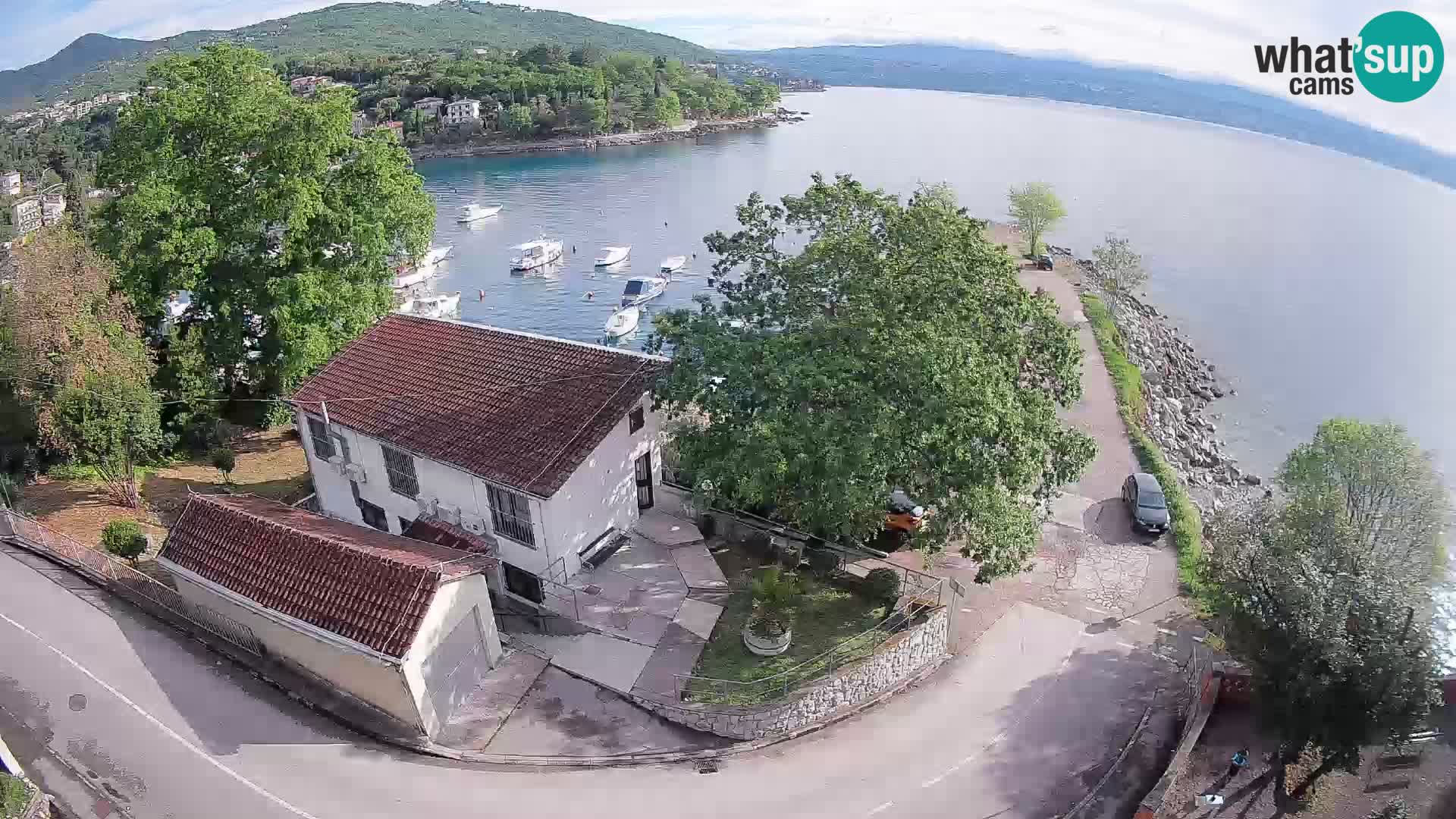 Spletna kamera pristanišče Ika – Pogled v živo na pristanišče in luči Opatije