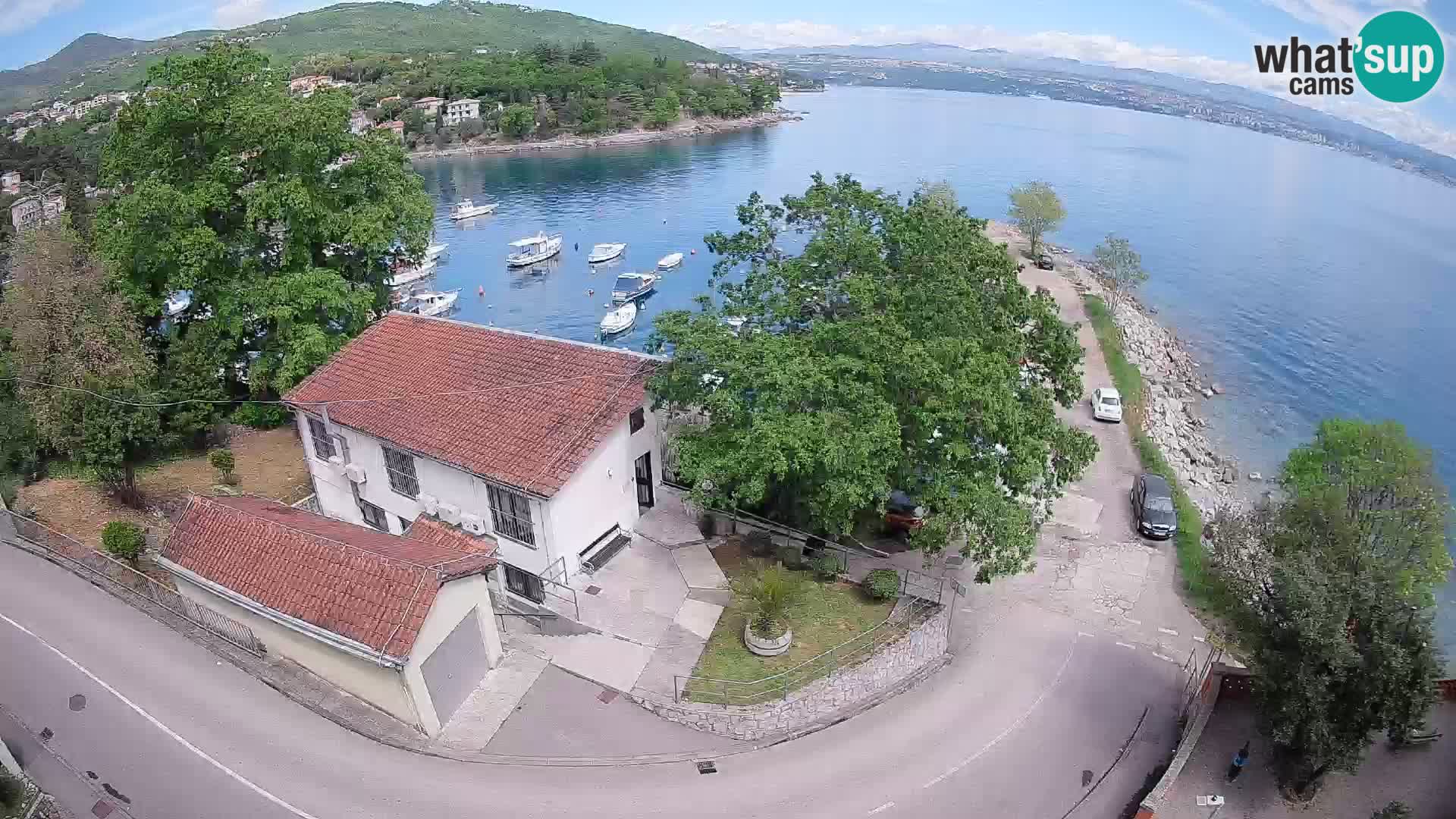 Spletna kamera pristanišče Ika – Pogled v živo na pristanišče in luči Opatije