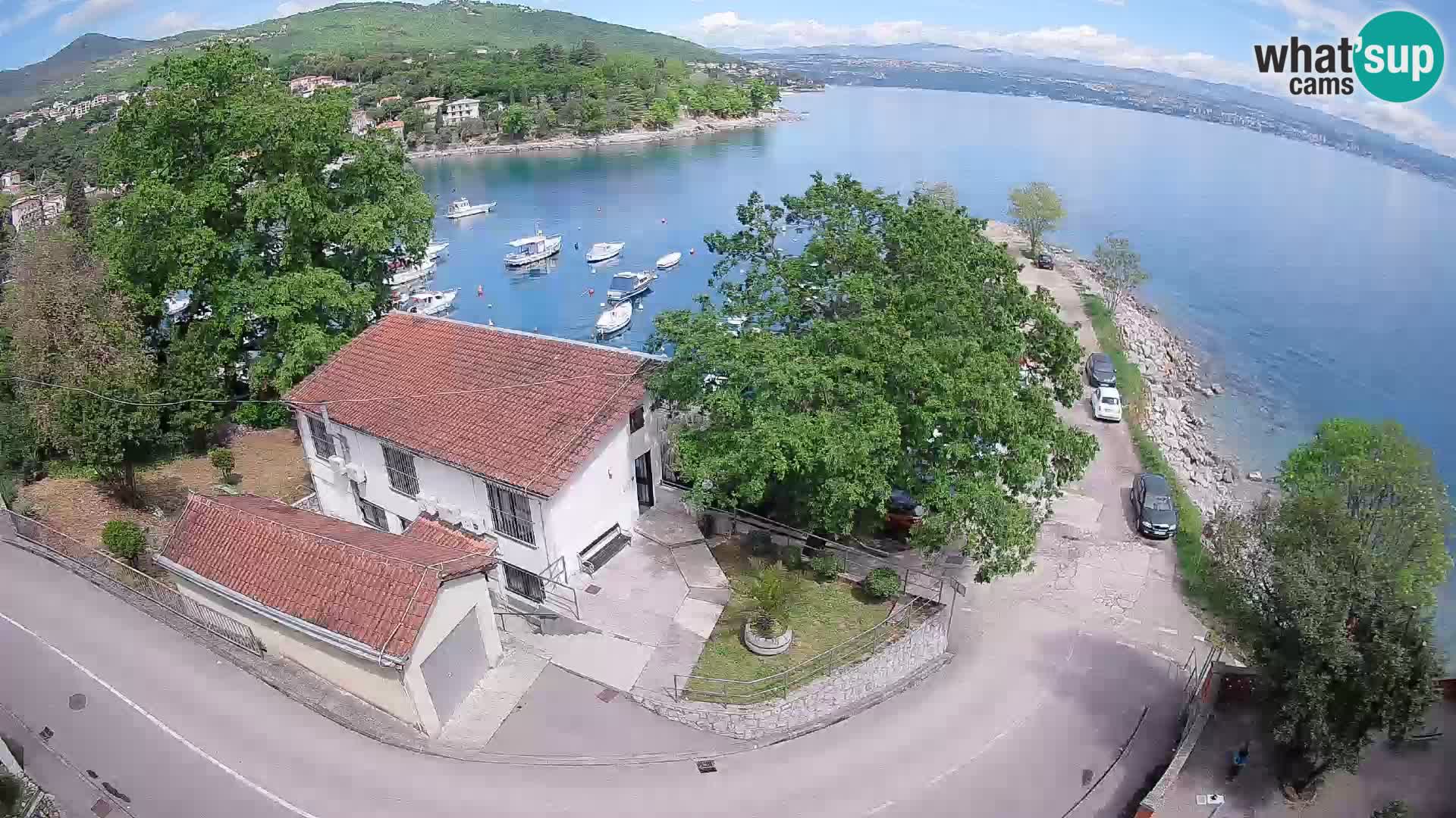 Spletna kamera pristanišče Ika – Pogled v živo na pristanišče in luči Opatije