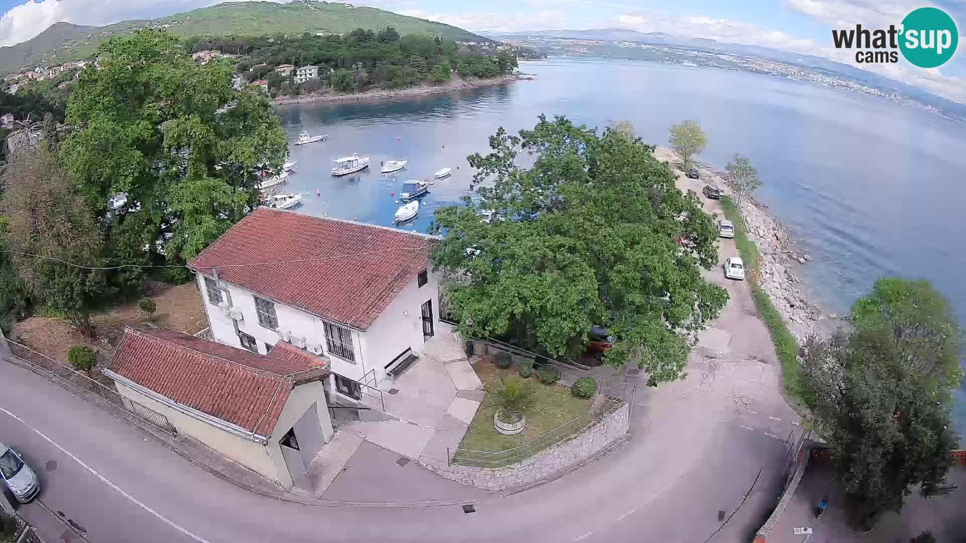 Spletna kamera pristanišče Ika – Pogled v živo na pristanišče in luči Opatije