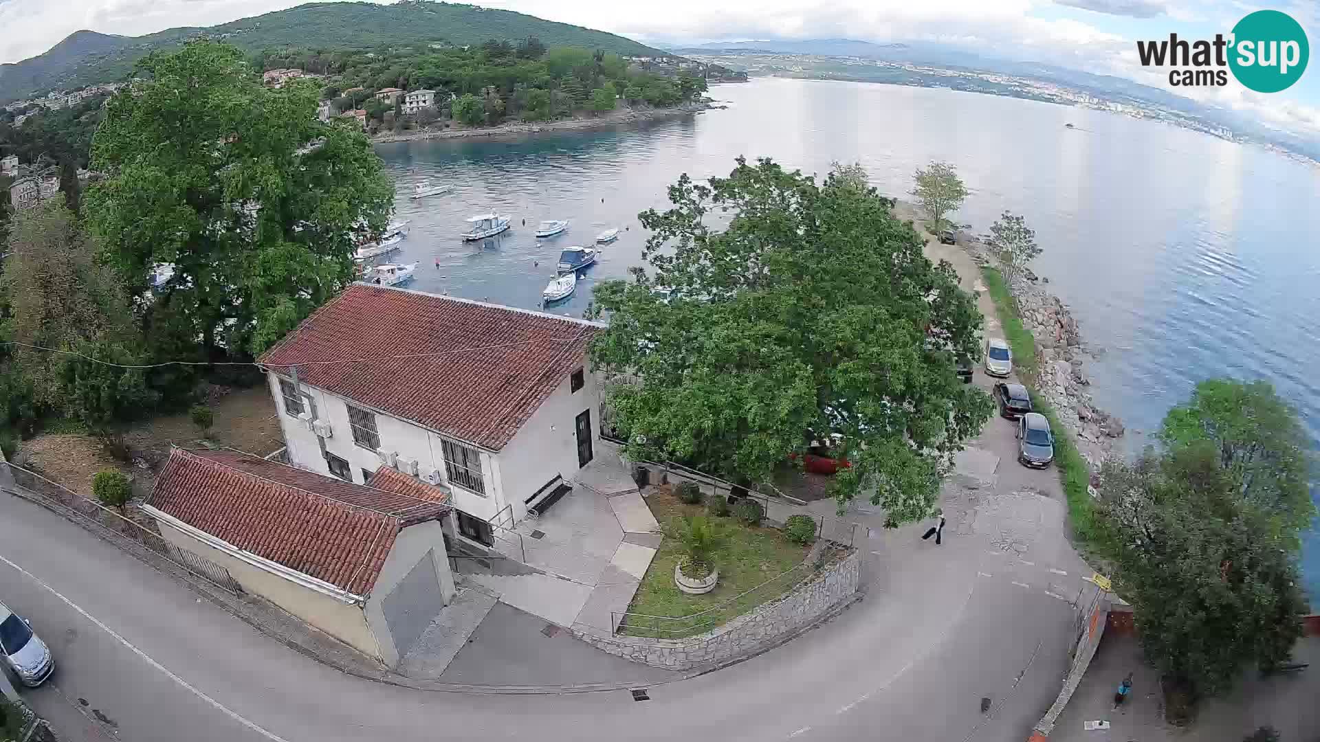 Spletna kamera pristanišče Ika – Pogled v živo na pristanišče in luči Opatije