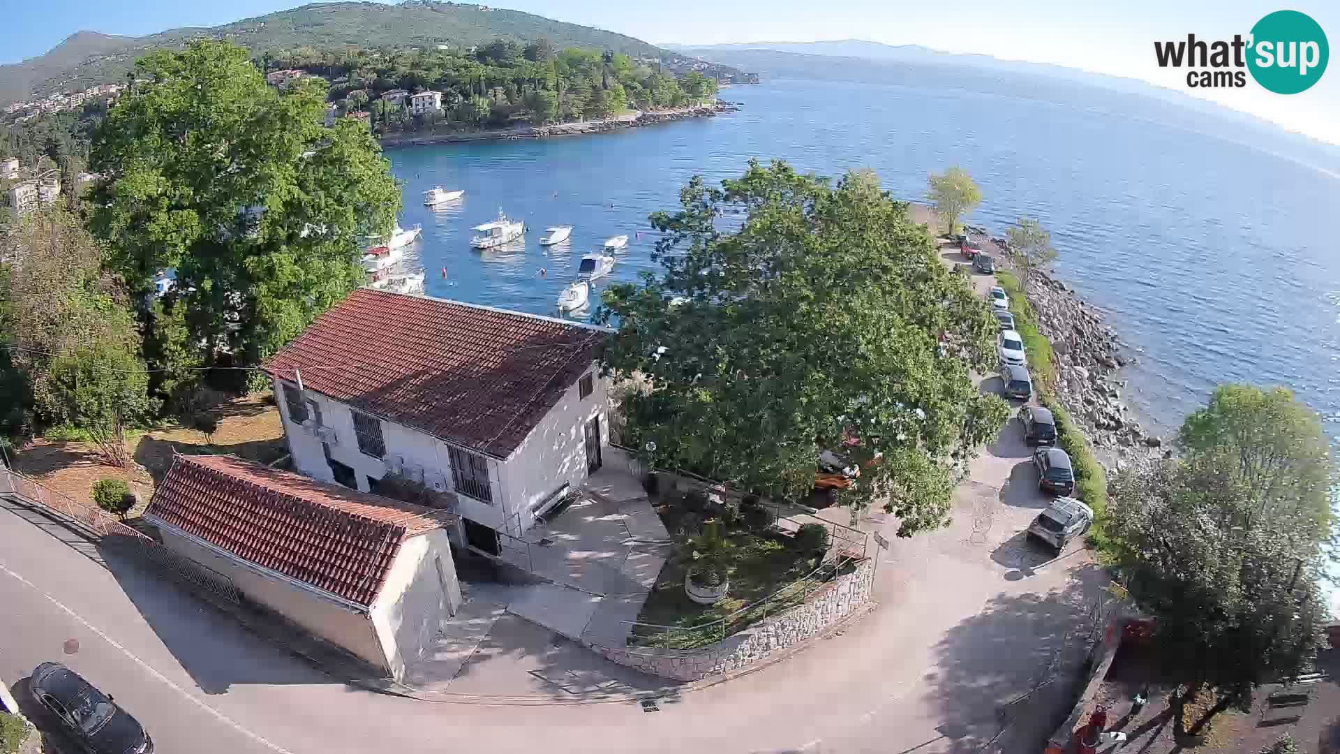 Spletna kamera pristanišče Ika – Pogled v živo na pristanišče in luči Opatije