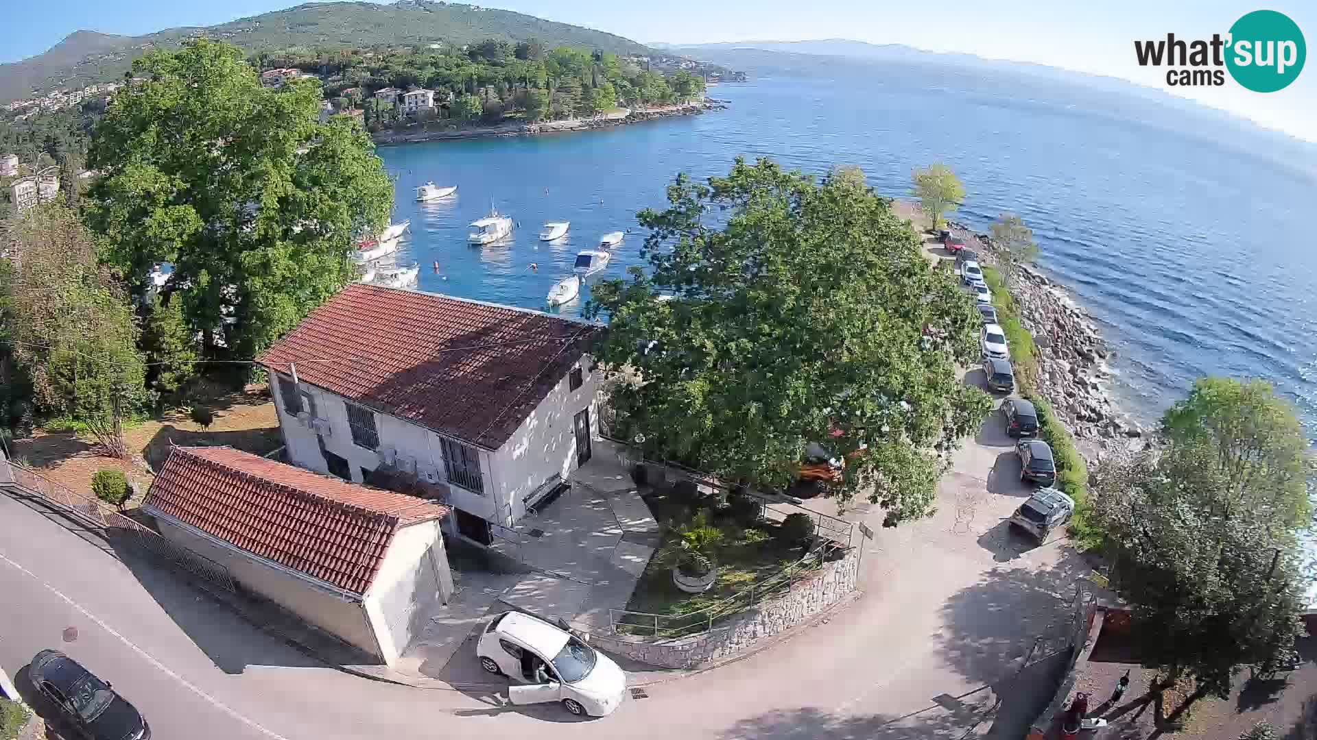 Spletna kamera pristanišče Ika – Pogled v živo na pristanišče in luči Opatije